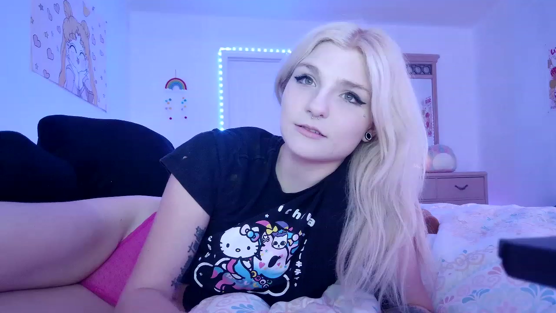 Gallery image thumbnail from DuckChan0's myfreecams stream on, 05/06/2023, 24:52 image 13 of 20