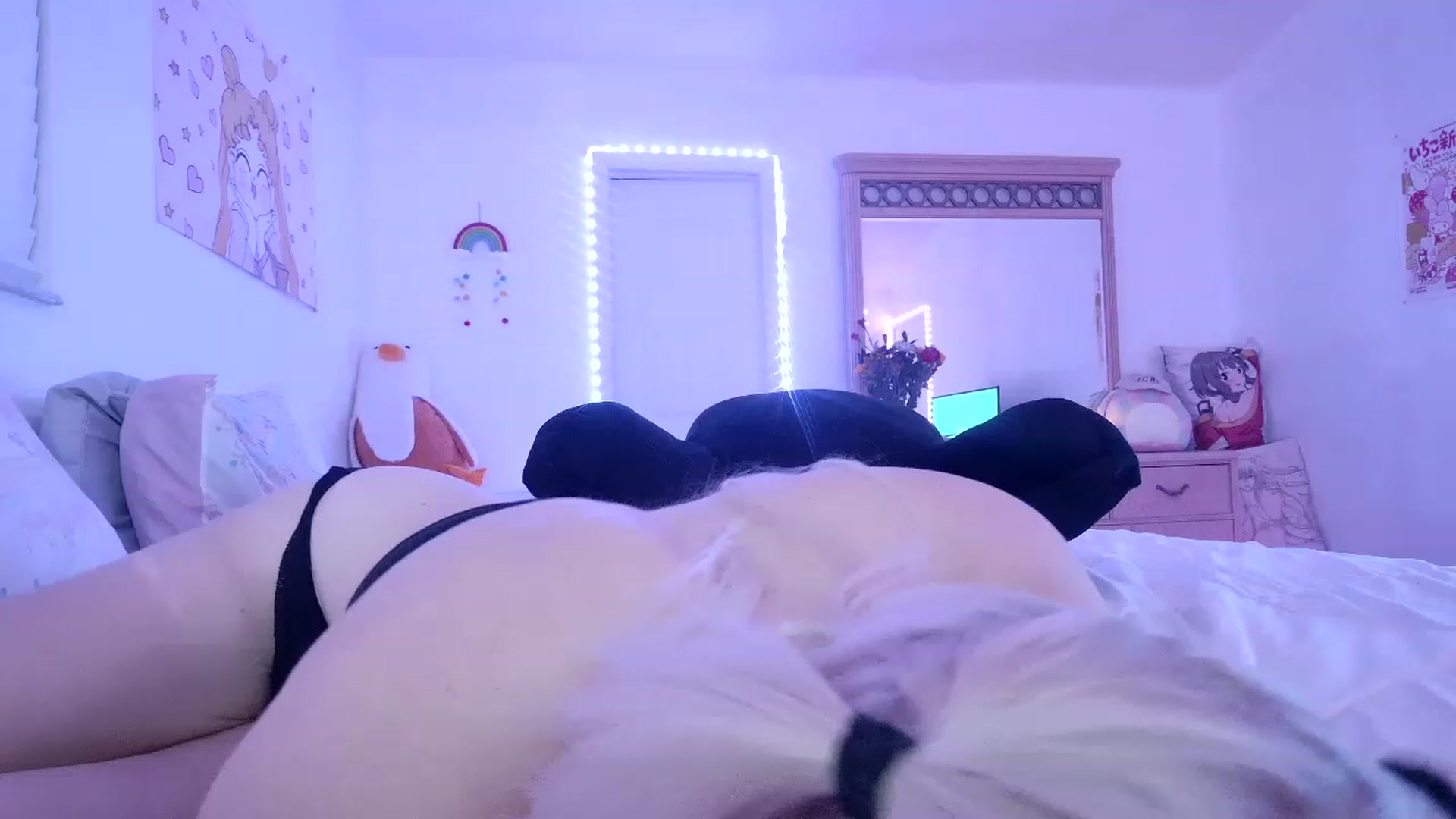 Gallery image thumbnail from DuckChan0's myfreecams stream on, 05/14/2023, 24:33 image 8 of 20