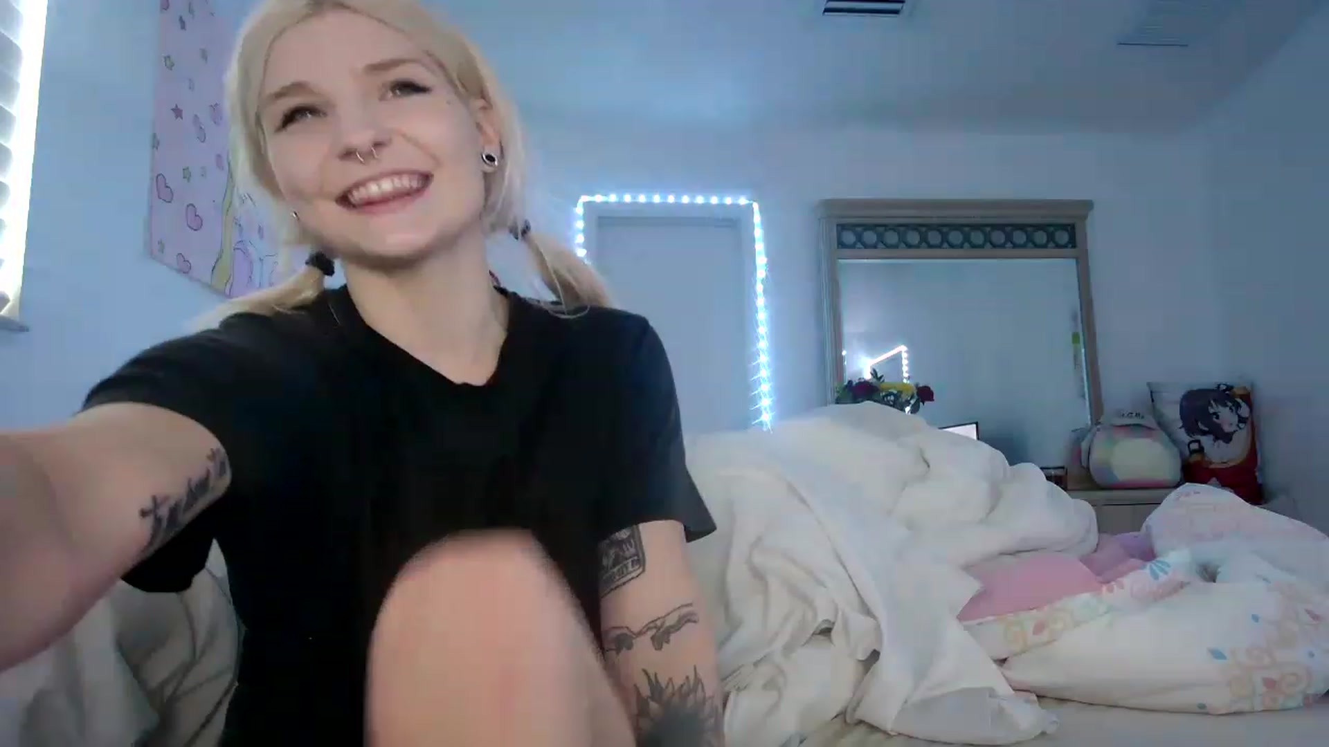 Gallery image thumbnail from DuckChan0's myfreecams stream on, 05/15/2023, 19:33 image 20 of 20
