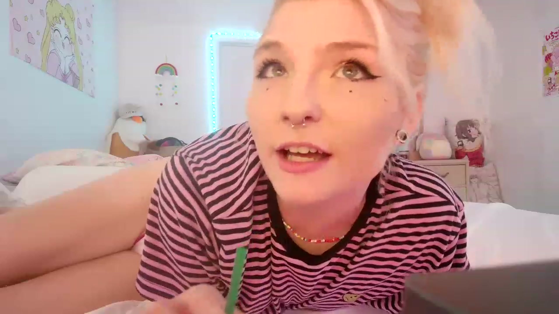 Gallery image thumbnail from DuckChan0's myfreecams stream on, 05/22/2023, 17:24 image 12 of 20
