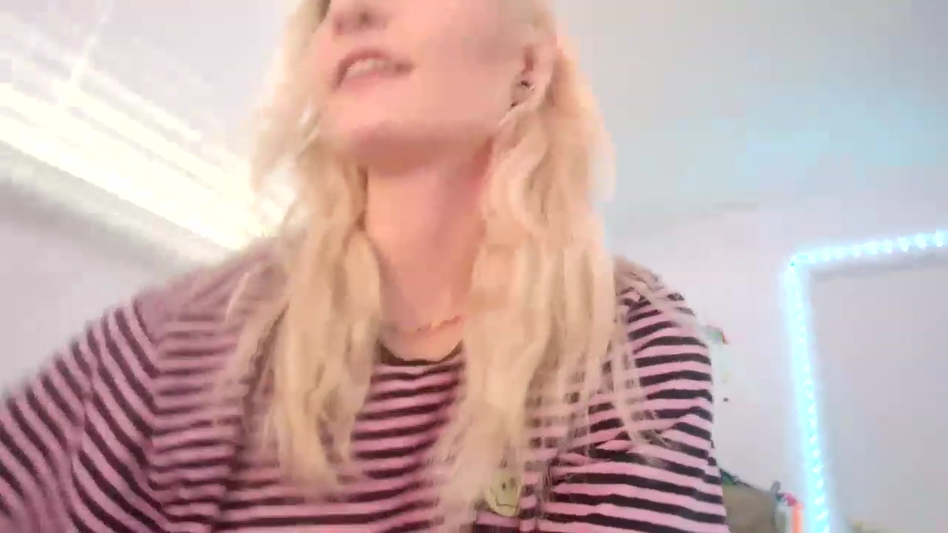 Gallery image thumbnail from DuckChan0's myfreecams stream on, 05/22/2023, 17:24 image 18 of 20