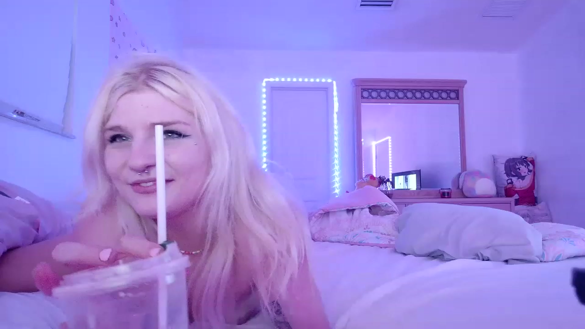Gallery image thumbnail from DuckChan0's myfreecams stream on, 05/28/2023, 24:41 image 10 of 20