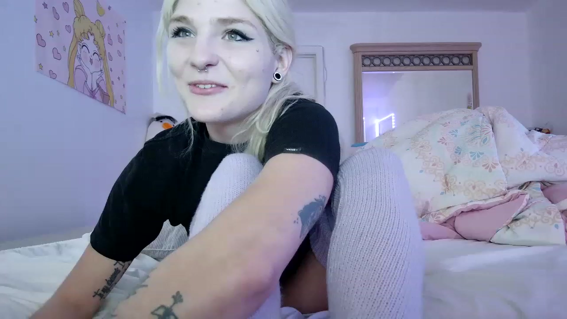 Gallery image thumbnail from DuckChan0's myfreecams stream on, 06/01/2023, 19:45 image 13 of 20