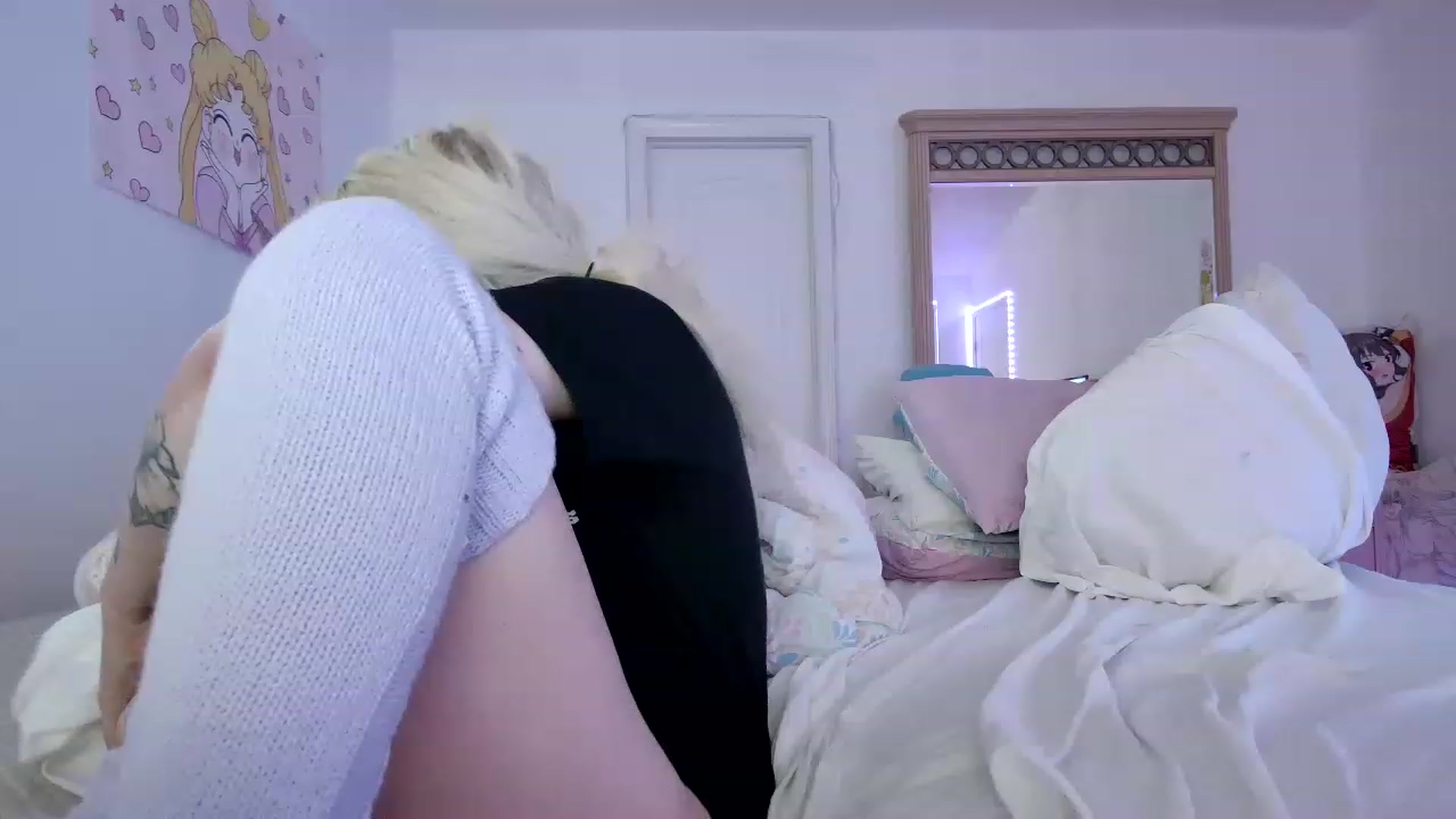 Gallery image thumbnail from DuckChan0's myfreecams stream on, 06/01/2023, 19:45 image 17 of 20