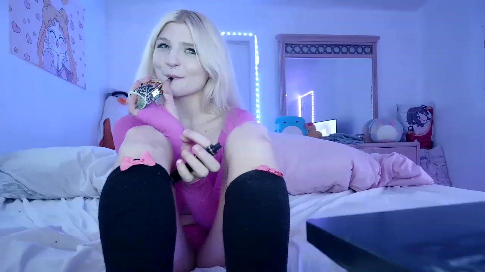 Gallery image thumbnail from DuckChan0's myfreecams stream on, 06/02/2023, 17:24 image 18 of 20