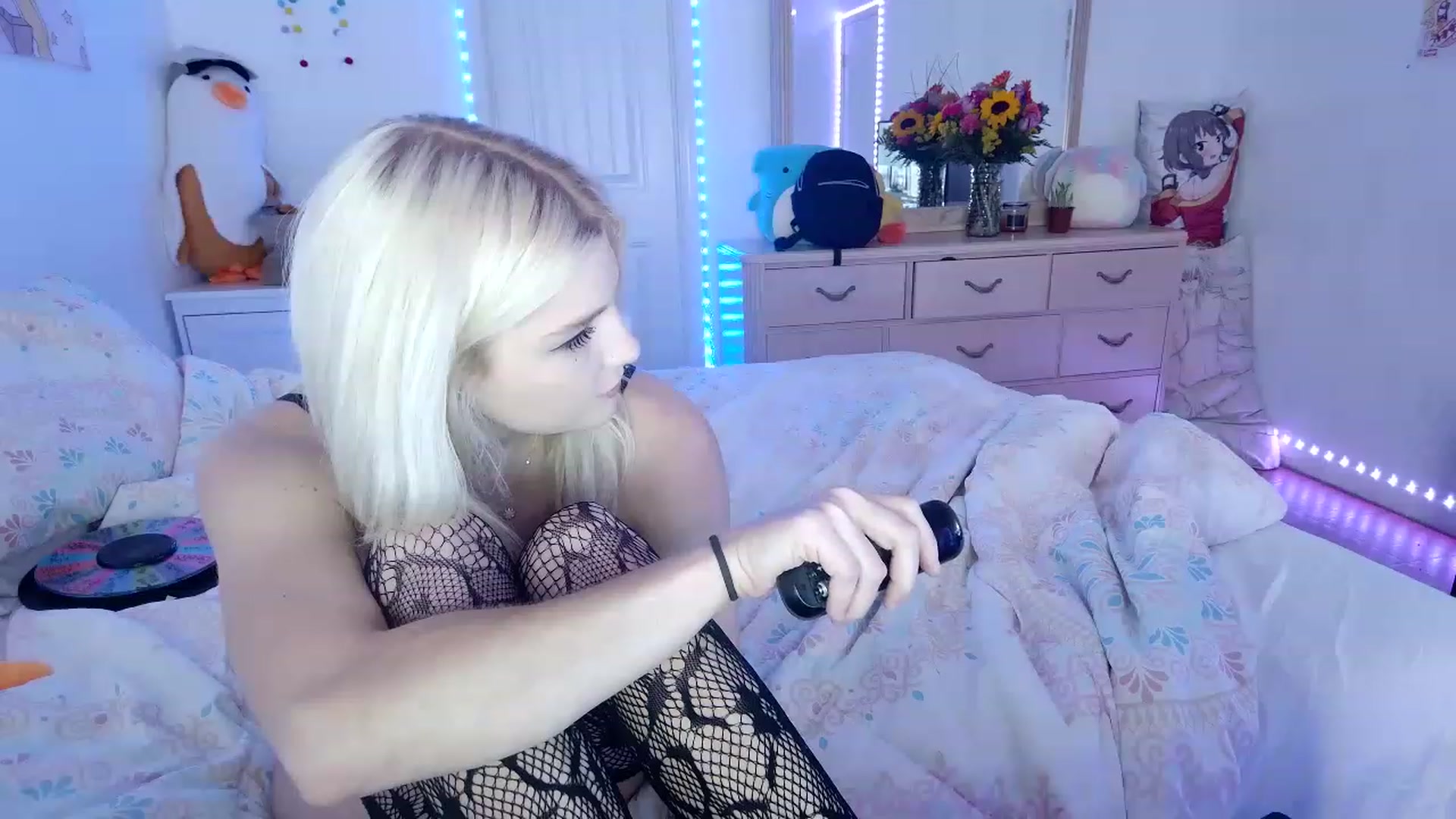 Gallery image thumbnail from DuckChan0's myfreecams stream on, 06/03/2023, 23:01 image 3 of 20