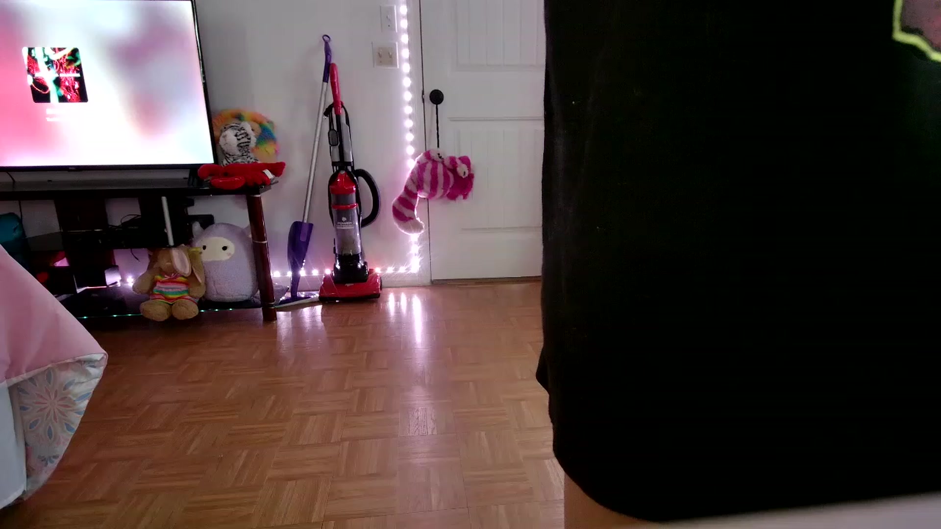 Gallery image thumbnail from DuckChan0's myfreecams stream on, 06/07/2023, 18:16 image 3 of 20