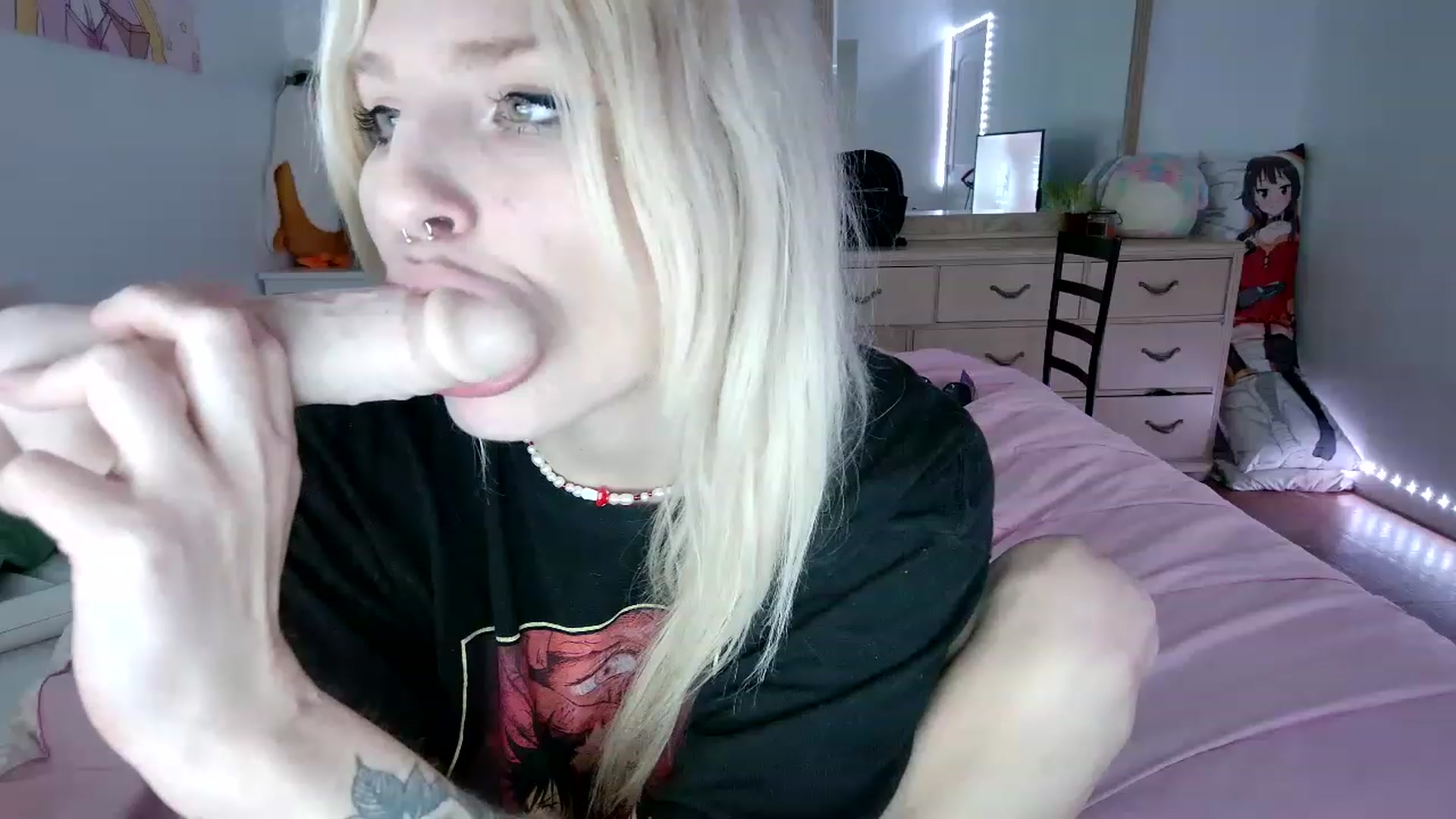 Gallery image thumbnail from DuckChan0's myfreecams stream on, 06/07/2023, 18:16 image 20 of 20