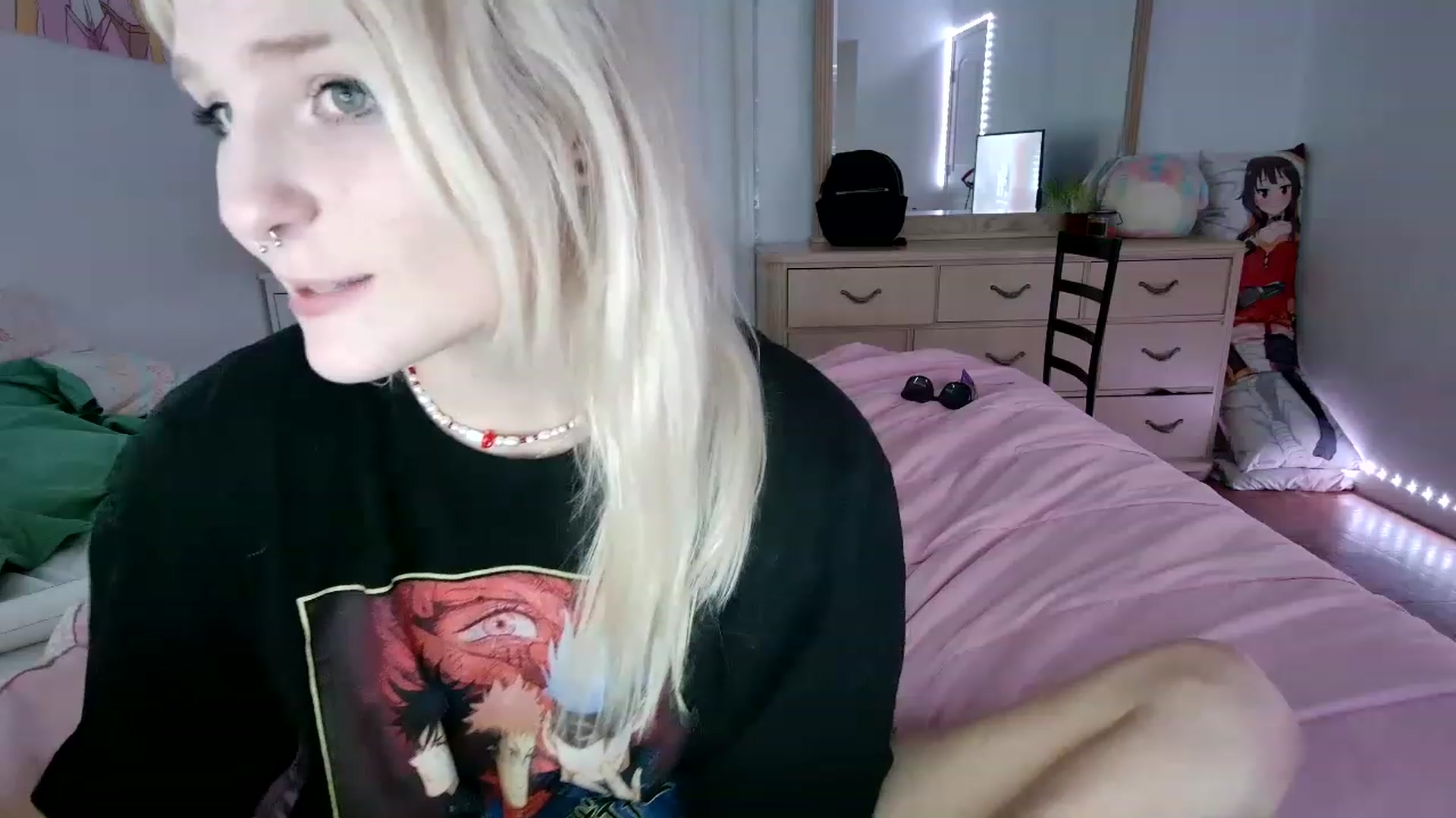 Gallery image thumbnail from DuckChan0's myfreecams stream on, 06/07/2023, 18:16 image 19 of 20