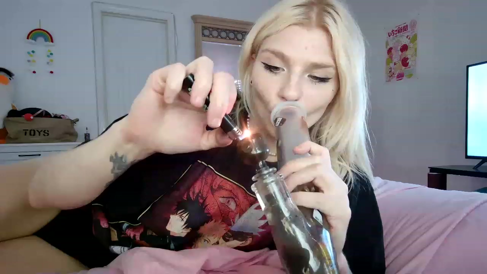 Gallery image thumbnail from DuckChan0's myfreecams stream on, 06/07/2023, 18:33 image 9 of 20