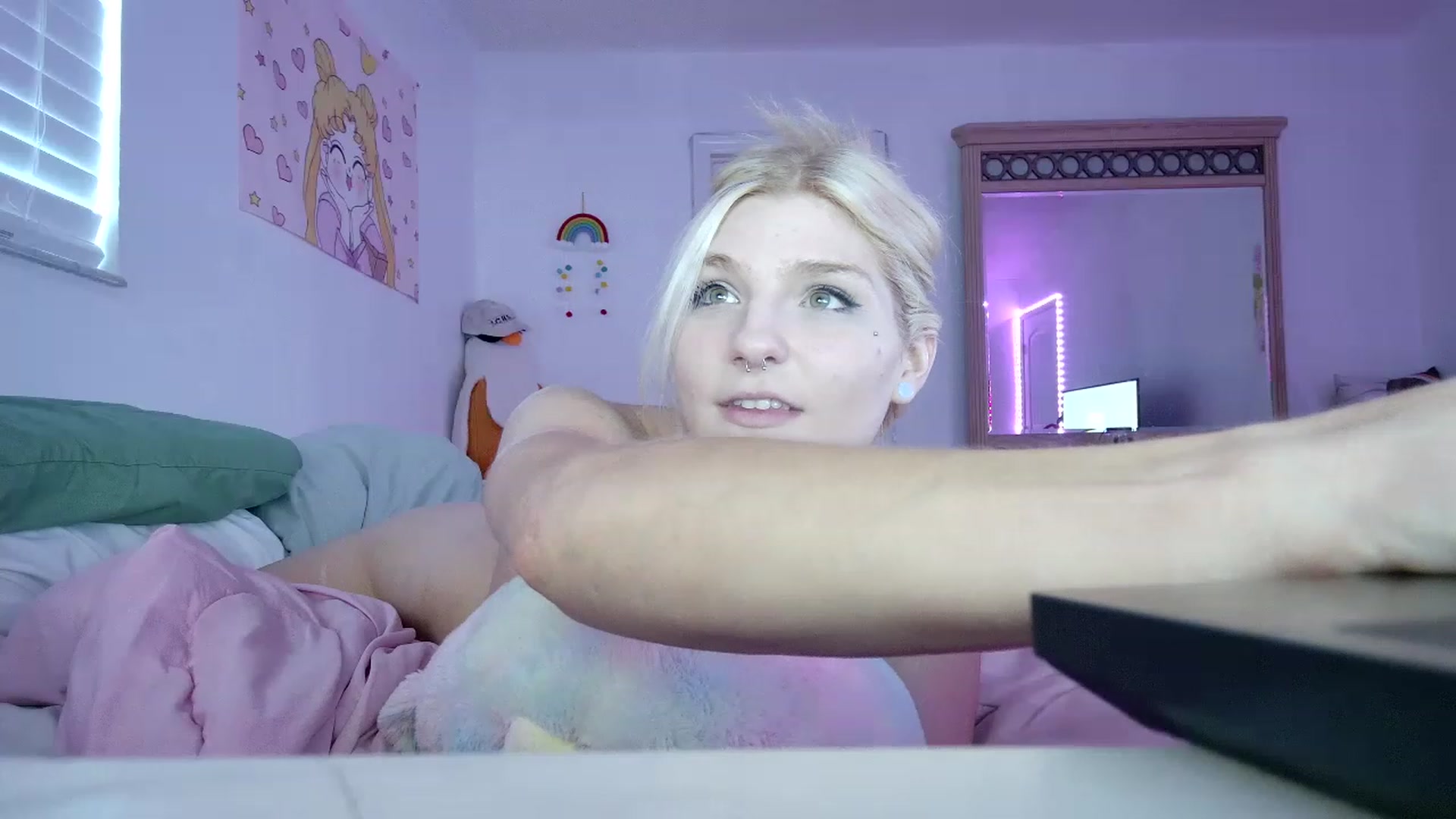 Gallery image thumbnail from DuckChan0's myfreecams stream on, 06/11/2023, 22:24 image 18 of 20