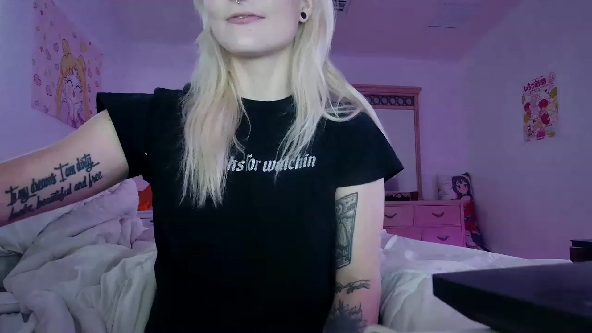 Gallery image thumbnail from DuckChan0's myfreecams stream on, 06/13/2023, 18:46 image 10 of 20