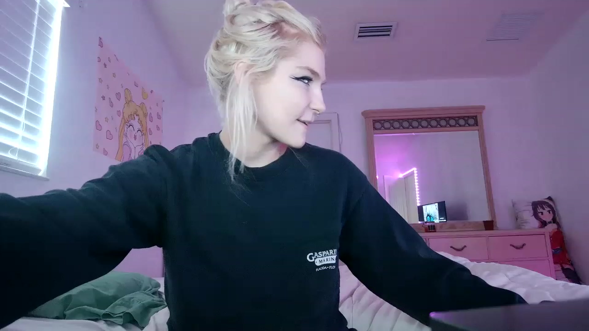 Gallery image thumbnail from DuckChan0's myfreecams stream on, 06/15/2023, 17:22 image 5 of 20