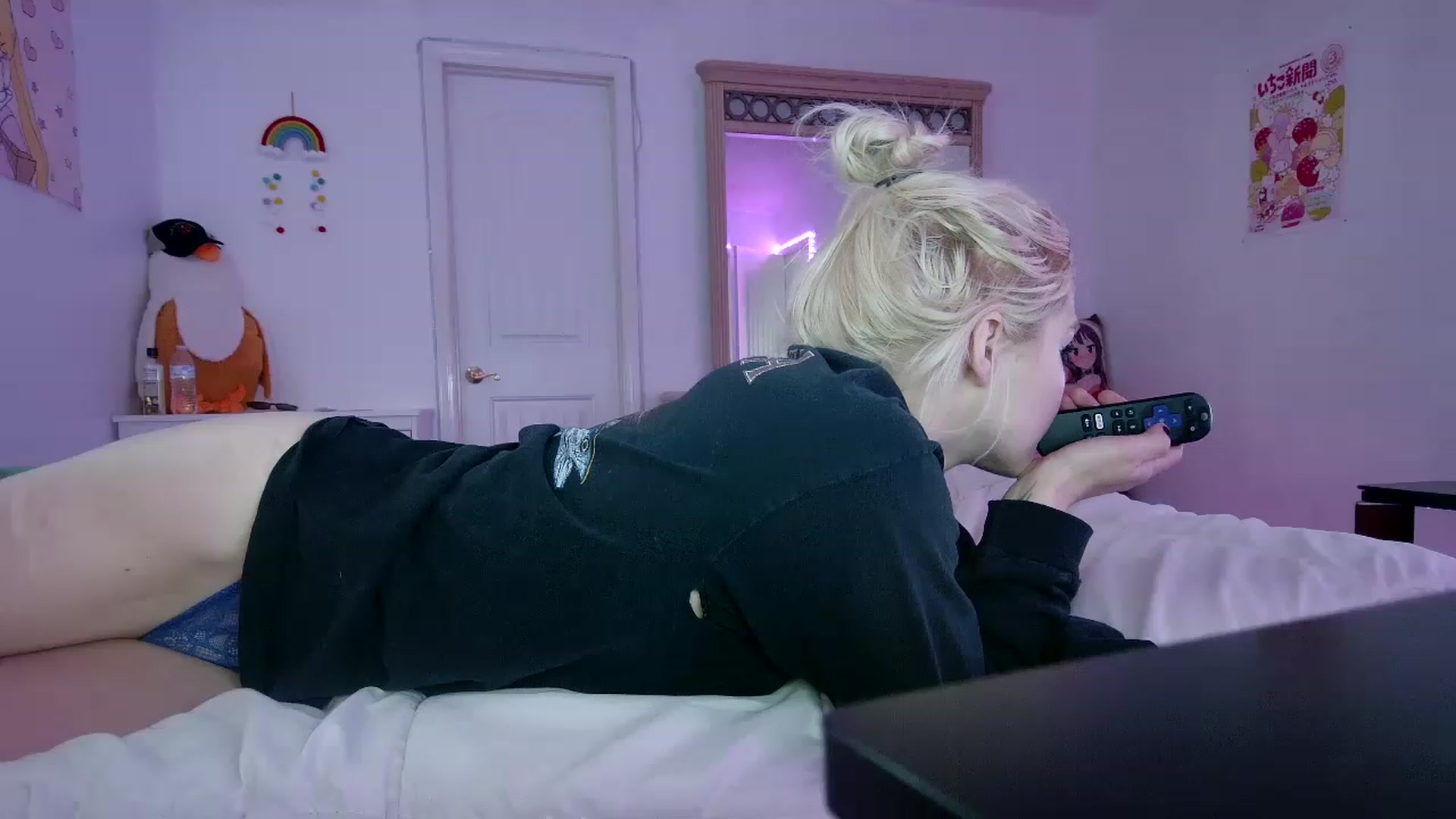 Gallery image thumbnail from DuckChan0's myfreecams stream on, 06/15/2023, 18:05 image 16 of 20