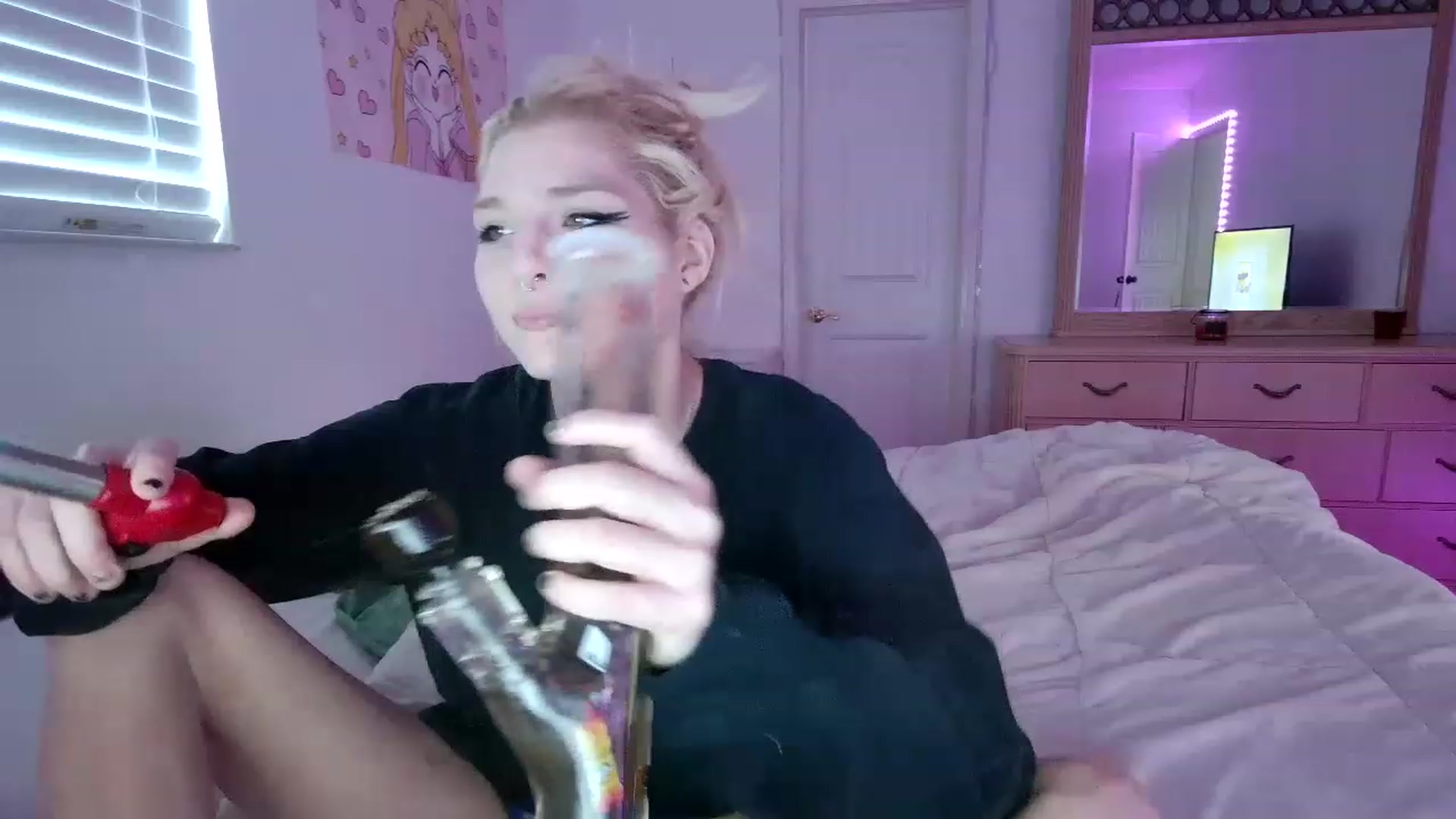 Gallery image thumbnail from DuckChan0's myfreecams stream on, 06/15/2023, 18:05 image 2 of 20