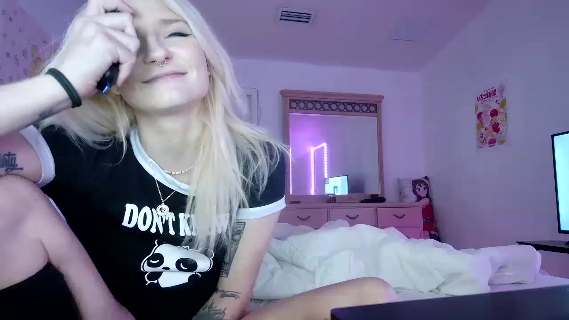 Gallery image thumbnail from DuckChan0's myfreecams stream on, 06/20/2023, 17:39 image 2 of 20