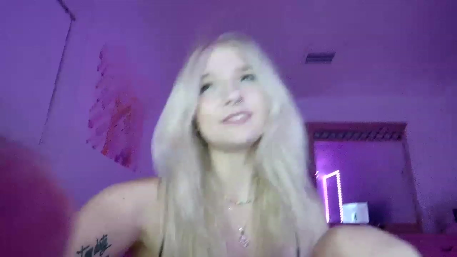 Gallery image thumbnail from DuckChan0's myfreecams stream on, 06/25/2023, 03:00 image 12 of 20