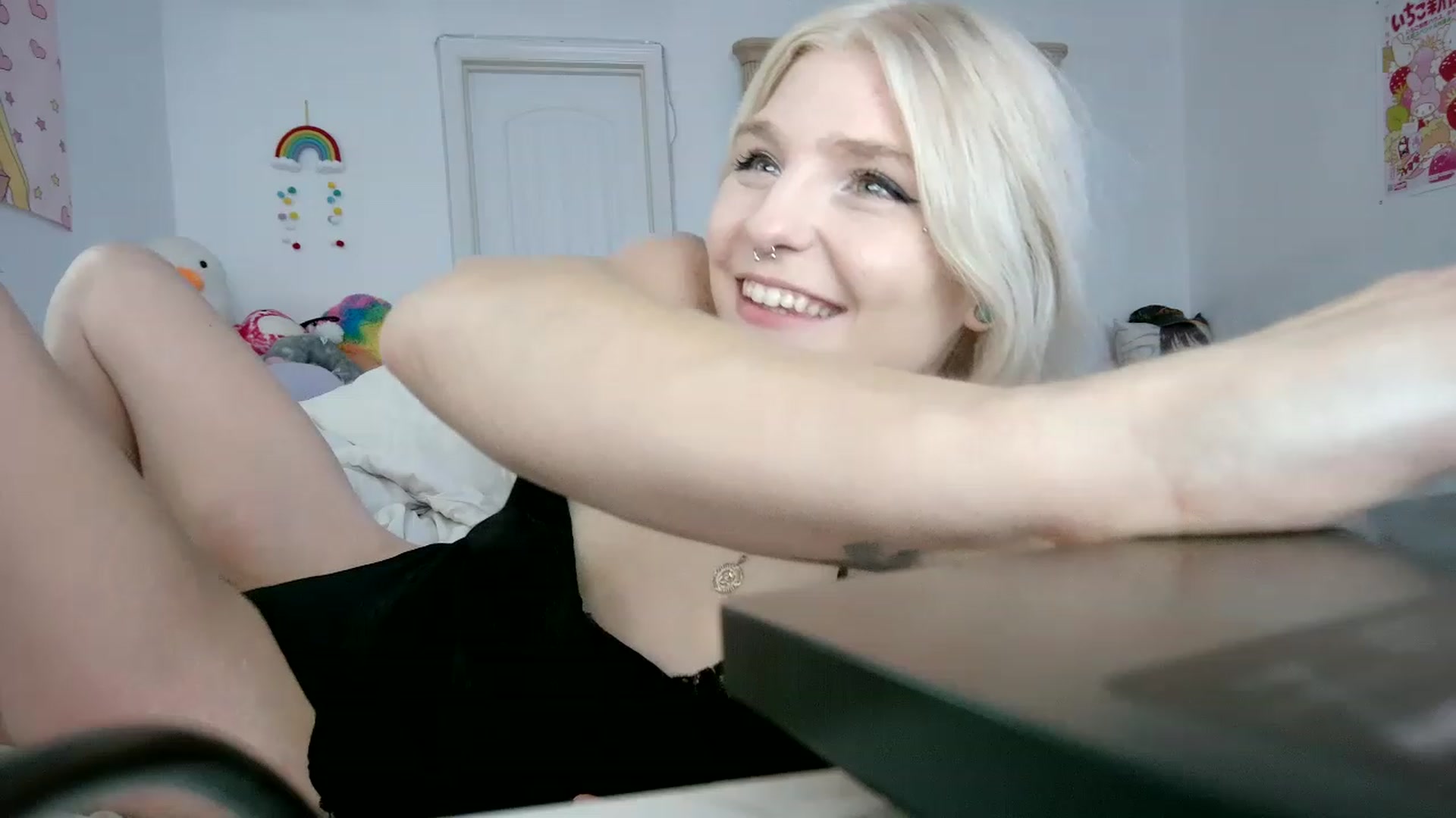 Gallery image thumbnail from DuckChan0's myfreecams stream on, 06/30/2023, 18:04 image 10 of 20