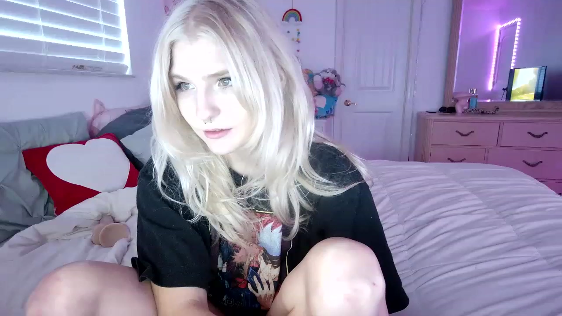 Gallery image thumbnail from DuckChan0's myfreecams stream on, 07/01/2023, 23:06 image 8 of 20