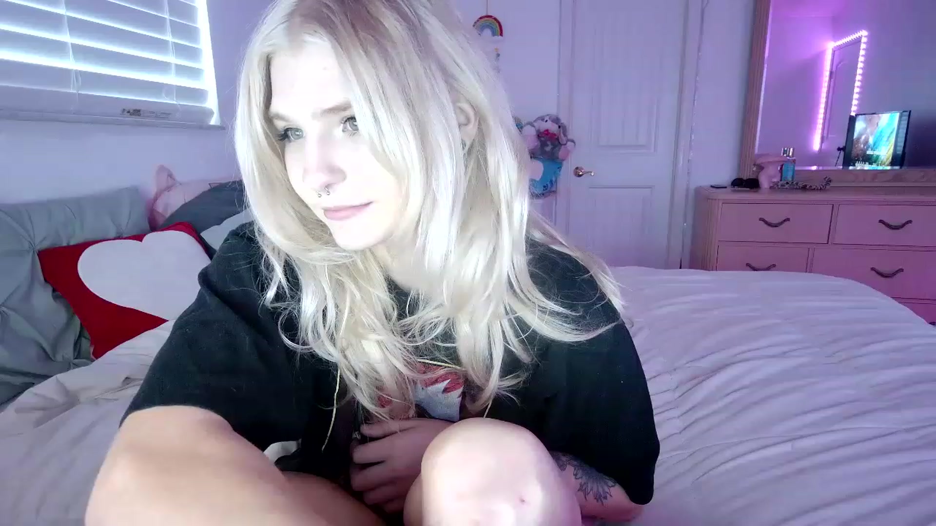 Gallery image thumbnail from DuckChan0's myfreecams stream on, 07/01/2023, 23:06 image 7 of 20