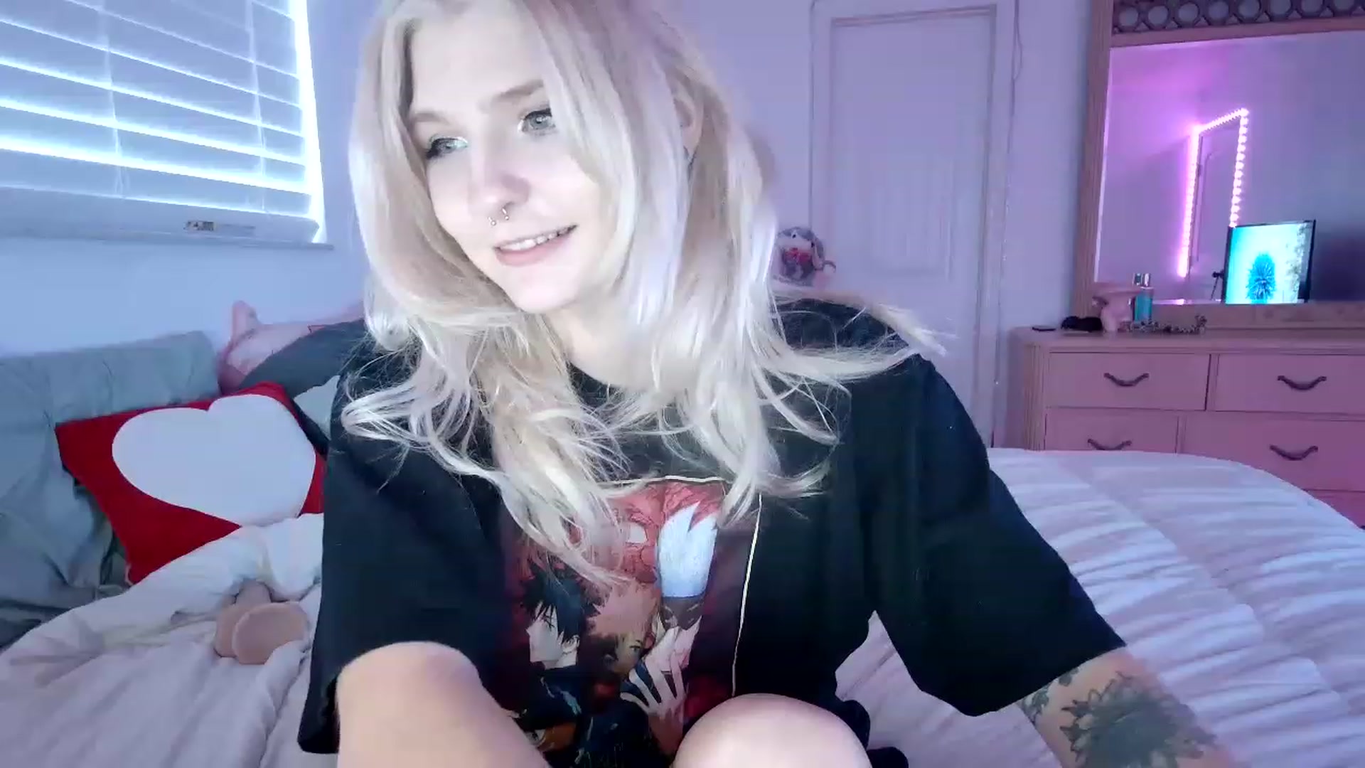 Gallery image thumbnail from DuckChan0's myfreecams stream on, 07/01/2023, 23:06 image 6 of 20
