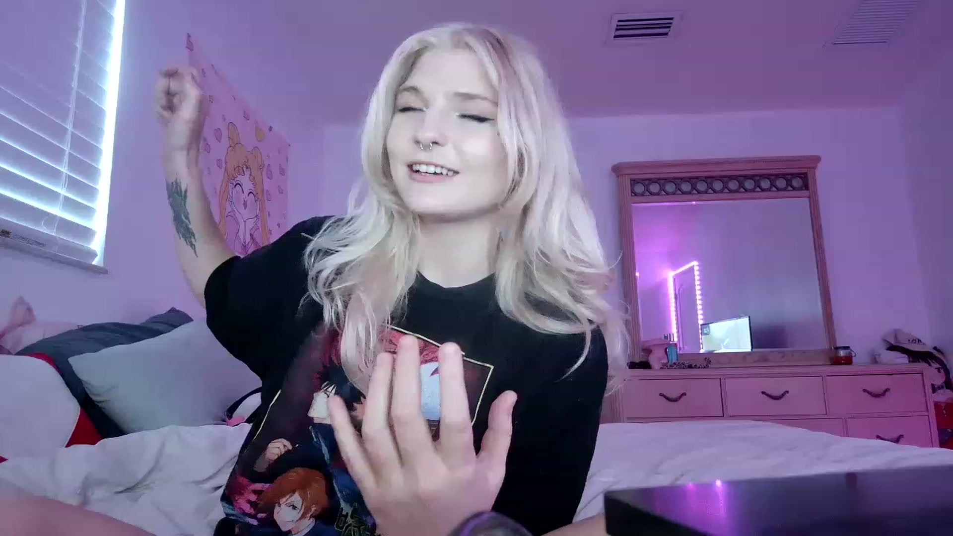 Gallery image thumbnail from DuckChan0's myfreecams stream on, 07/01/2023, 23:06 image 18 of 20