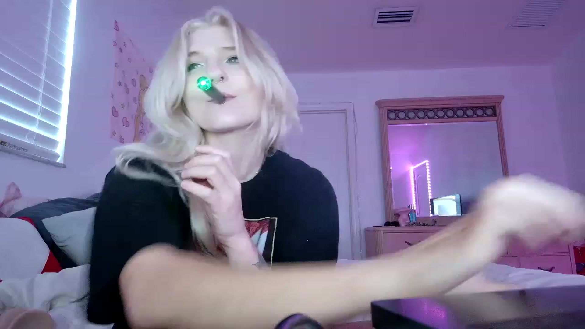 Gallery image thumbnail from DuckChan0's myfreecams stream on, 07/01/2023, 23:06 image 17 of 20