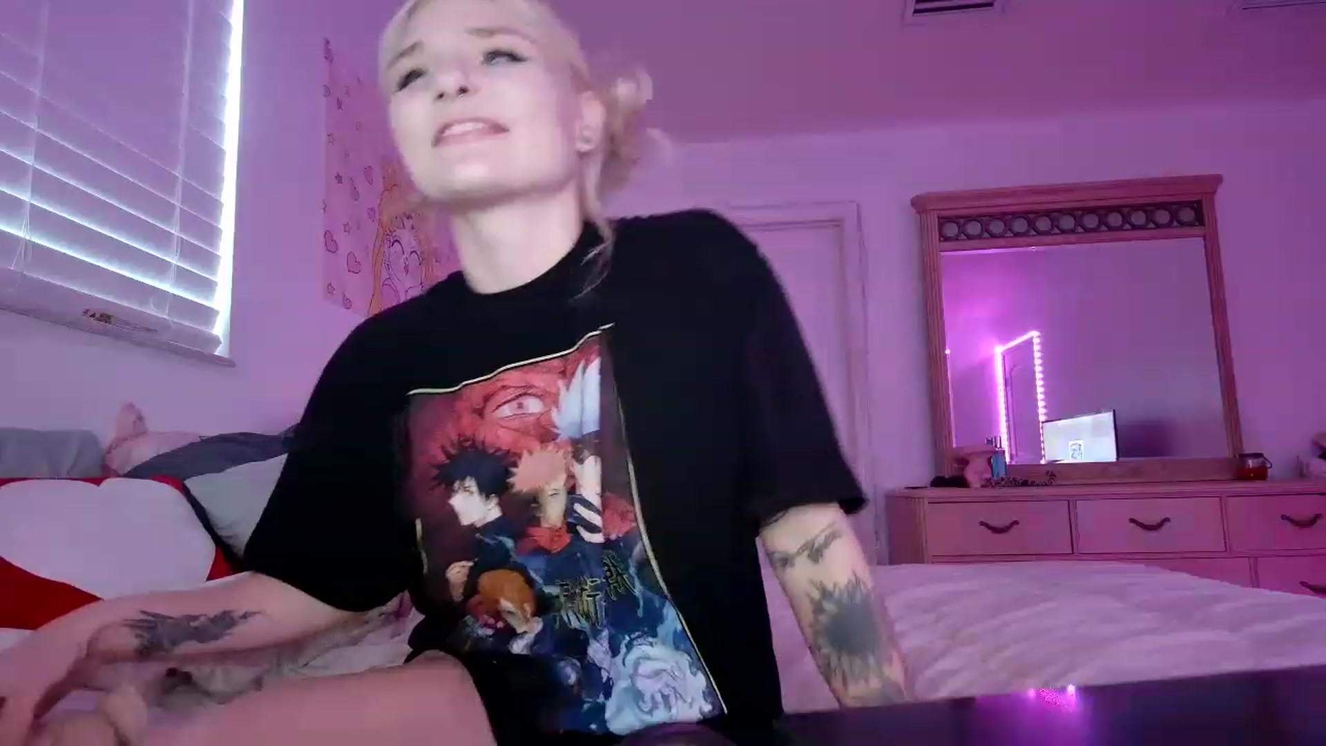 Gallery image thumbnail from DuckChan0's myfreecams stream on, 07/01/2023, 23:53 image 15 of 20
