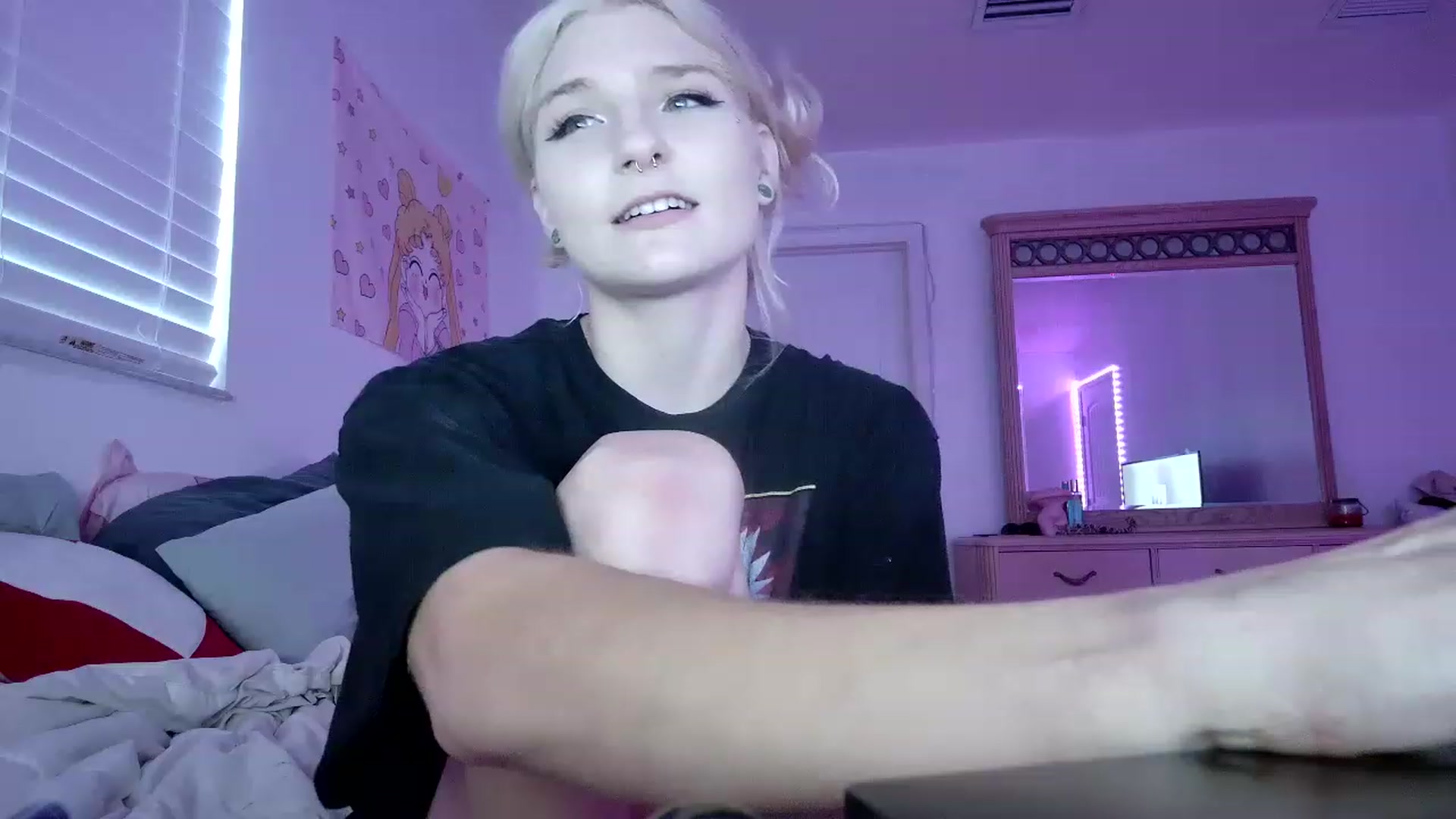 Gallery image thumbnail from DuckChan0's myfreecams stream on, 07/01/2023, 23:53 image 17 of 20