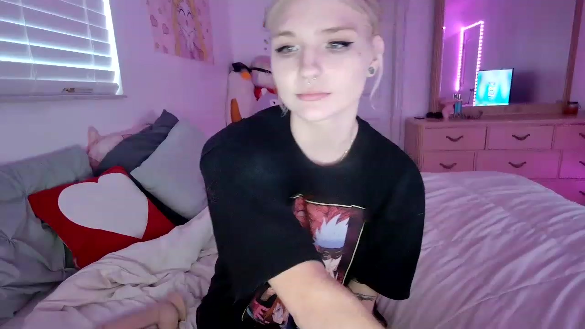 Gallery image thumbnail from DuckChan0's myfreecams stream on, 07/01/2023, 23:53 image 2 of 20