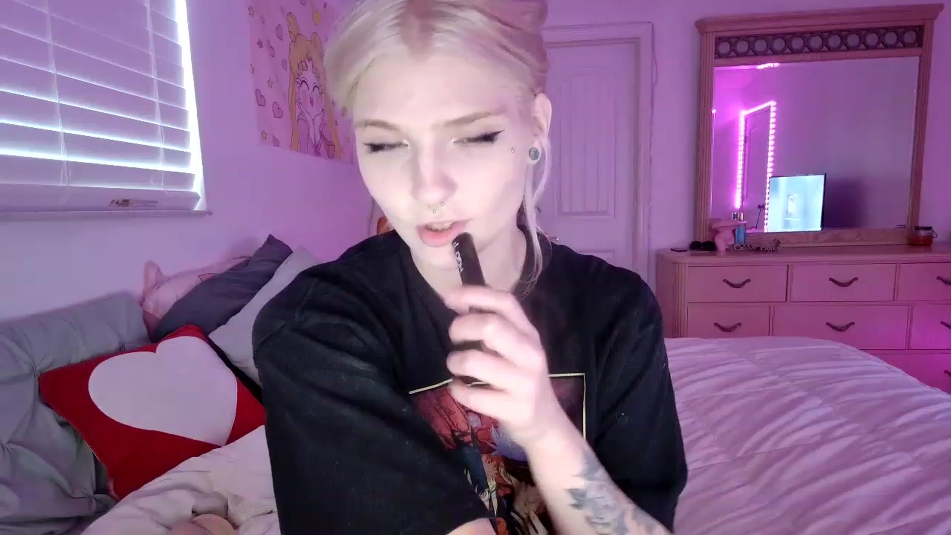 Gallery image thumbnail from DuckChan0's myfreecams stream on, 07/01/2023, 23:53 image 5 of 20