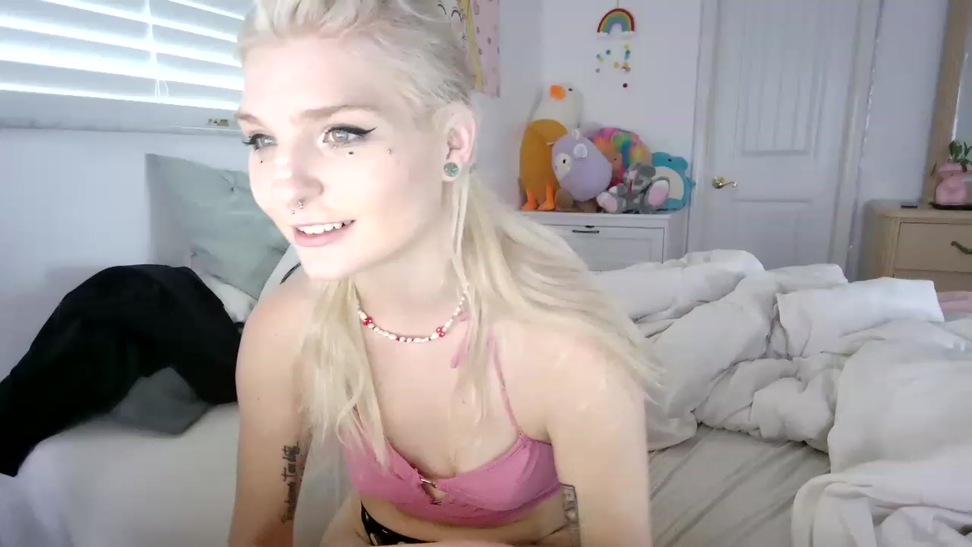 Gallery image thumbnail from DuckChan0's myfreecams stream on, 07/05/2023, 17:17 image 19 of 20