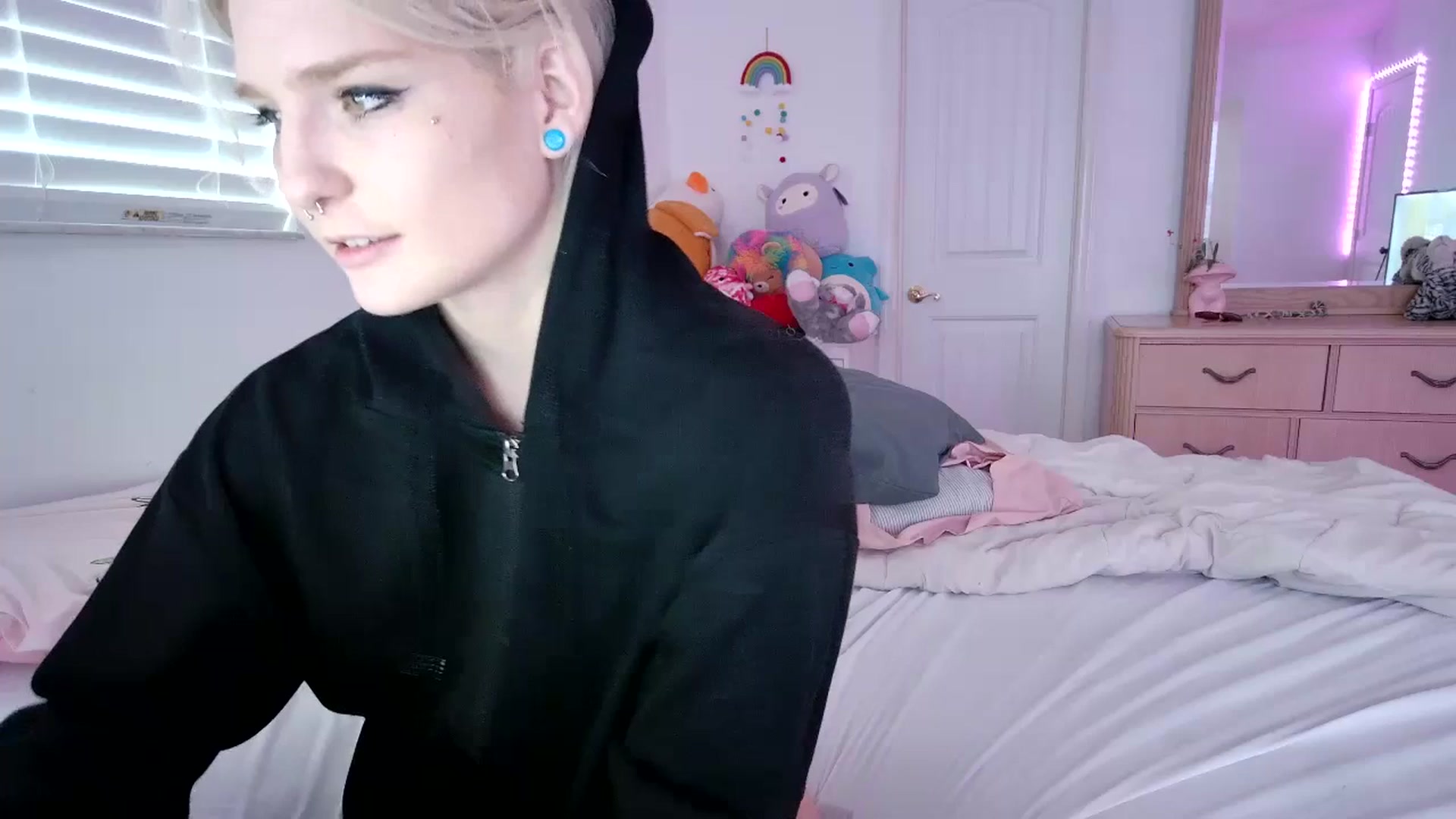 Gallery image thumbnail from DuckChan0's myfreecams stream on, 07/07/2023, 18:44 image 4 of 20