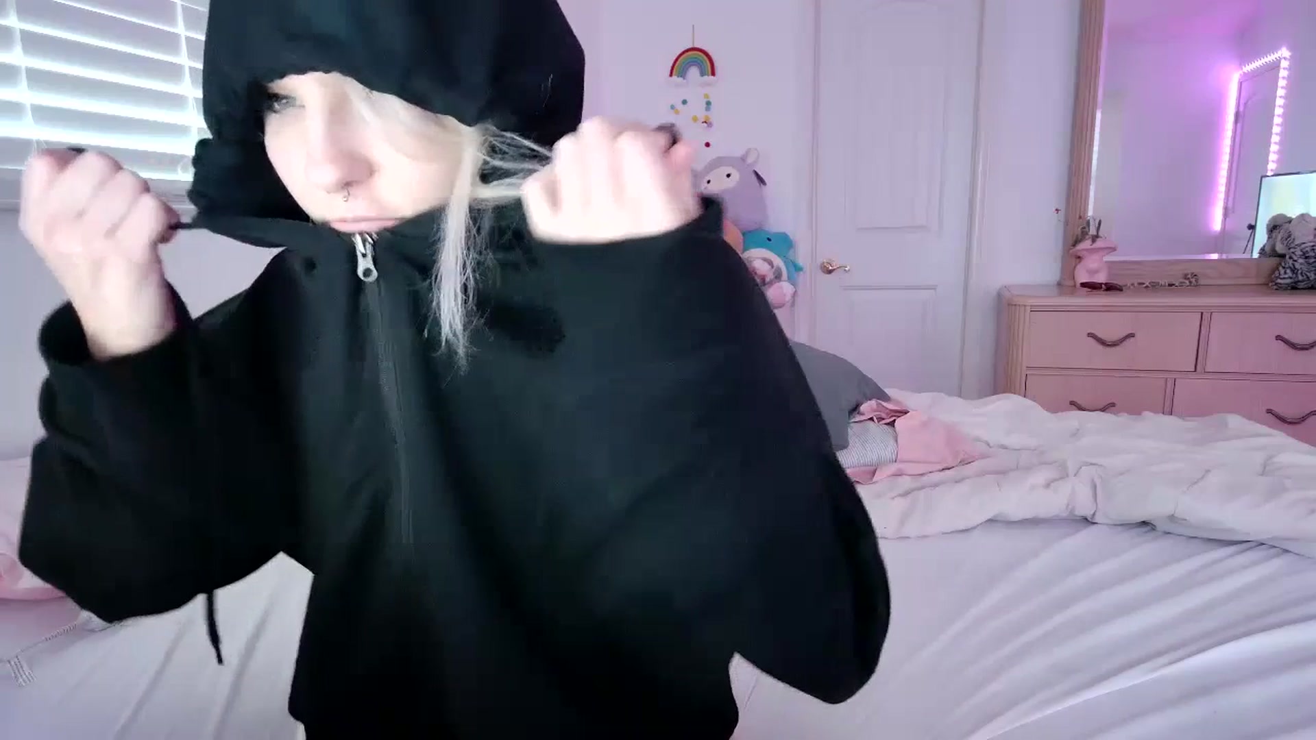 Gallery image thumbnail from DuckChan0's myfreecams stream on, 07/07/2023, 18:44 image 6 of 20