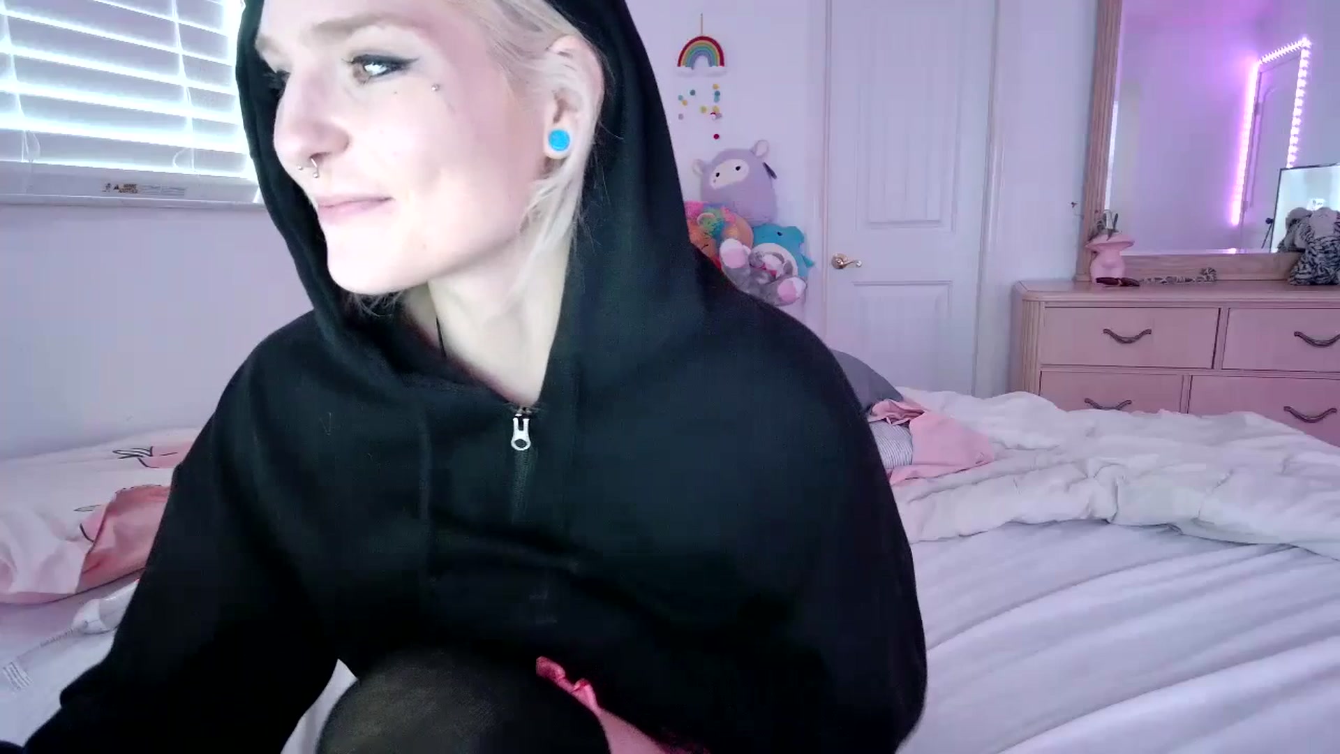 Gallery image thumbnail from DuckChan0's myfreecams stream on, 07/07/2023, 18:44 image 10 of 20