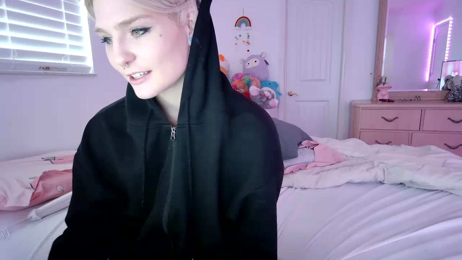 Gallery image thumbnail from DuckChan0's myfreecams stream on, 07/07/2023, 18:44 image 3 of 20