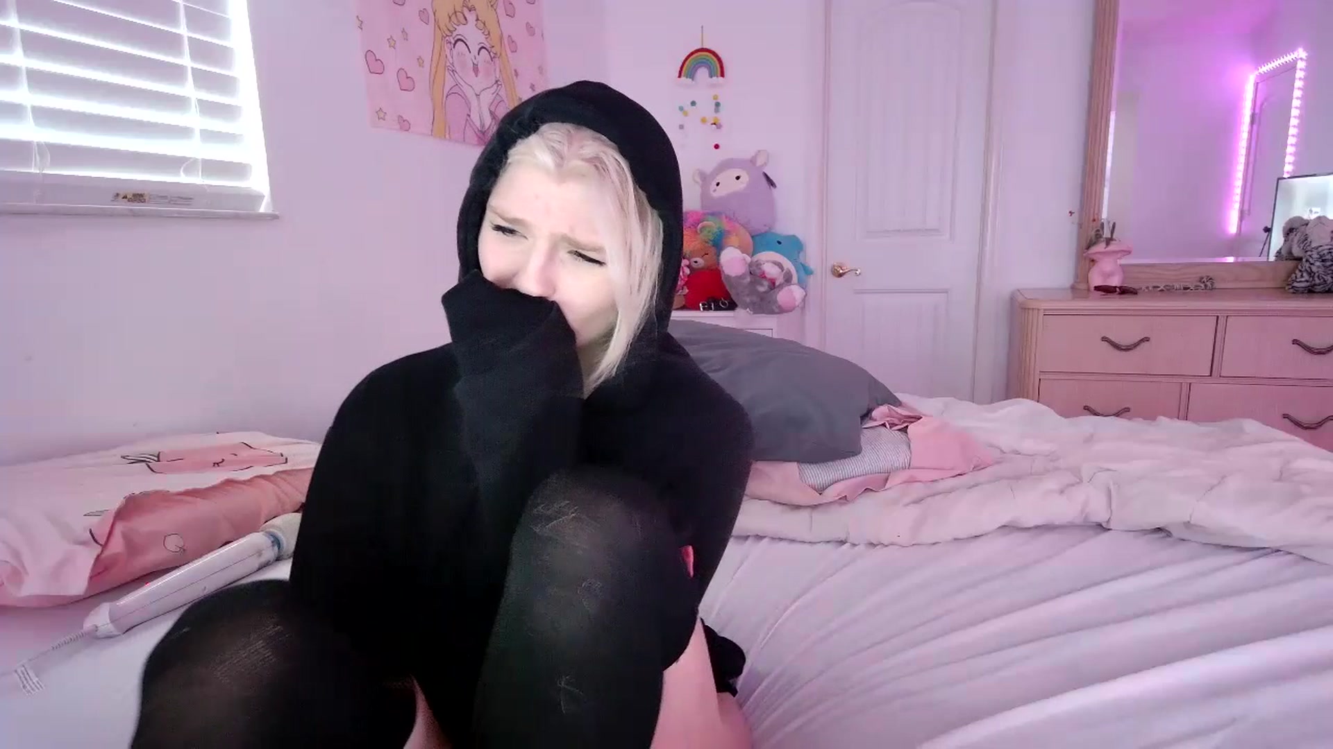 Gallery image thumbnail from DuckChan0's myfreecams stream on, 07/07/2023, 18:44 image 9 of 20