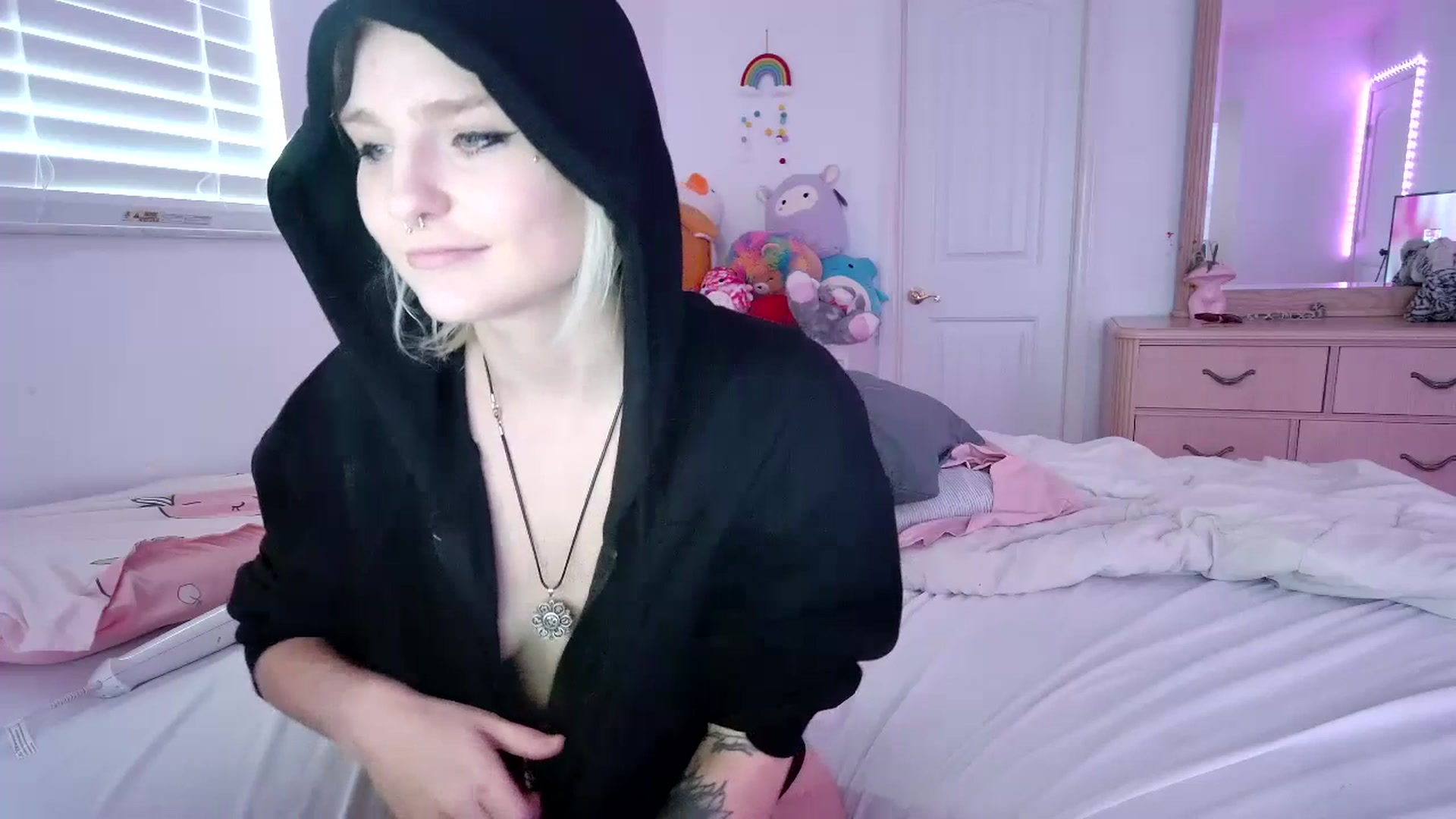 Gallery image thumbnail from DuckChan0's myfreecams stream on, 07/07/2023, 18:44 image 2 of 20