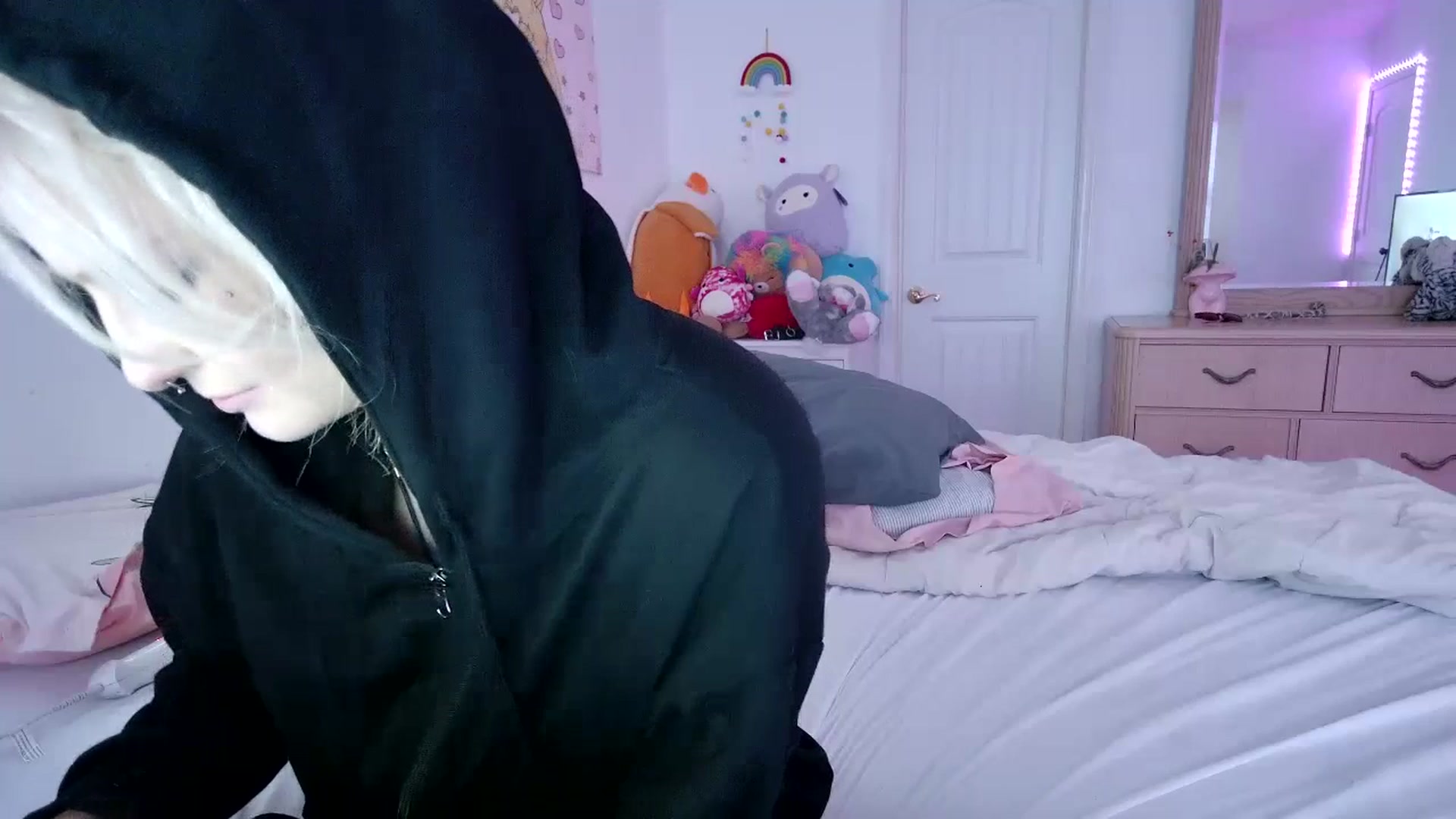 Gallery image thumbnail from DuckChan0's myfreecams stream on, 07/07/2023, 18:44 image 8 of 20