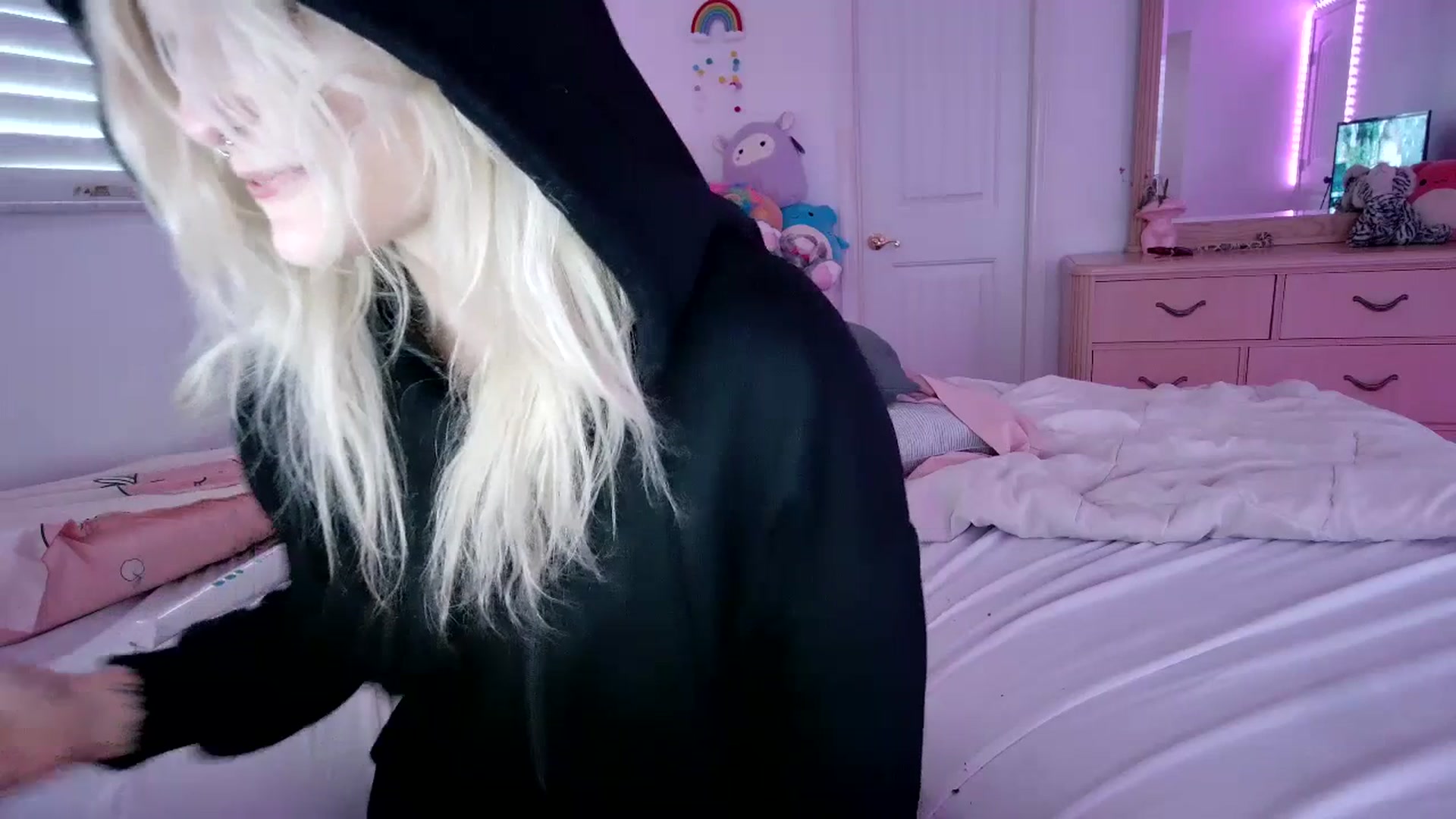 Gallery image thumbnail from DuckChan0's myfreecams stream on, 07/07/2023, 19:35 image 5 of 20