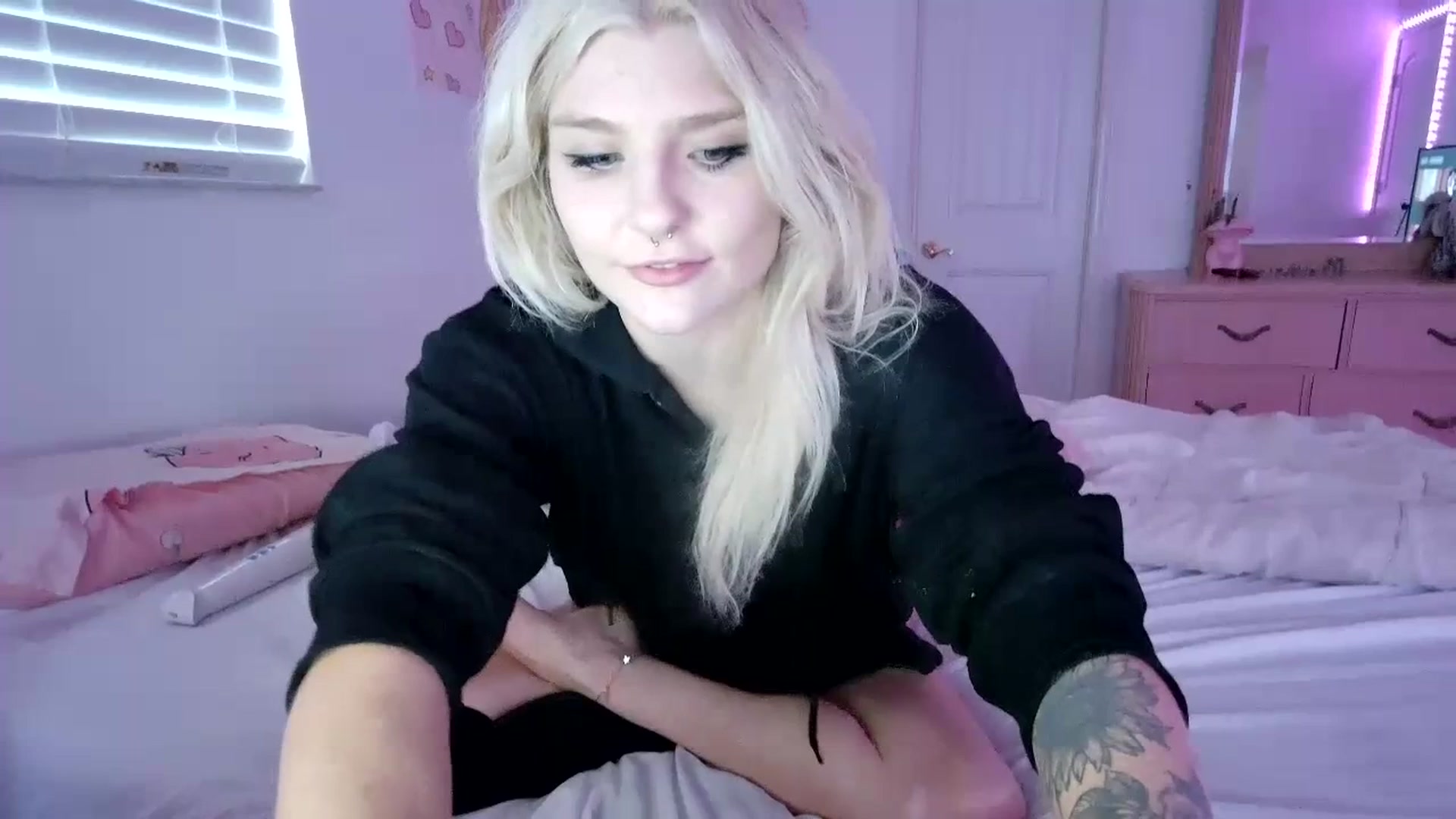 Gallery image thumbnail from DuckChan0's myfreecams stream on, 07/07/2023, 19:35 image 11 of 20