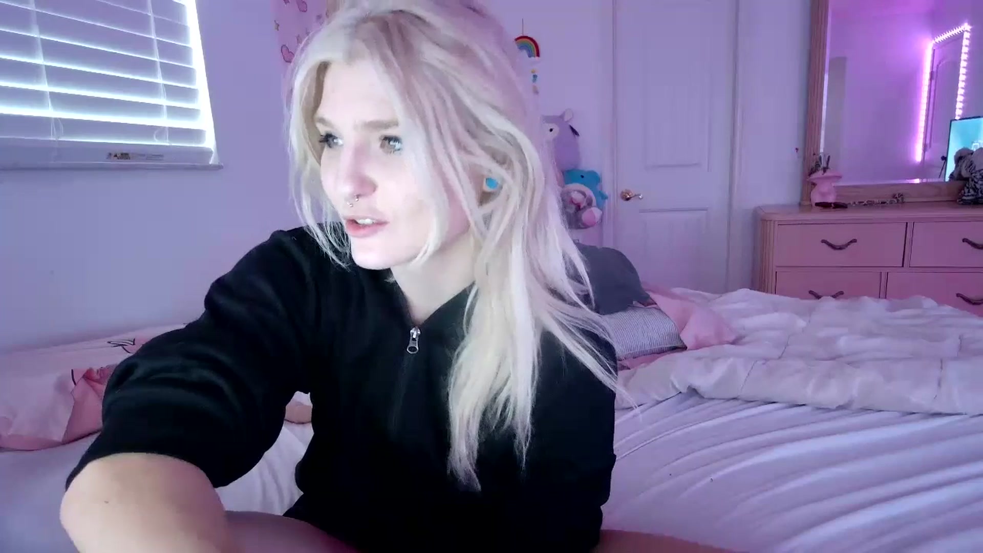 Gallery image thumbnail from DuckChan0's myfreecams stream on, 07/07/2023, 19:35 image 18 of 20