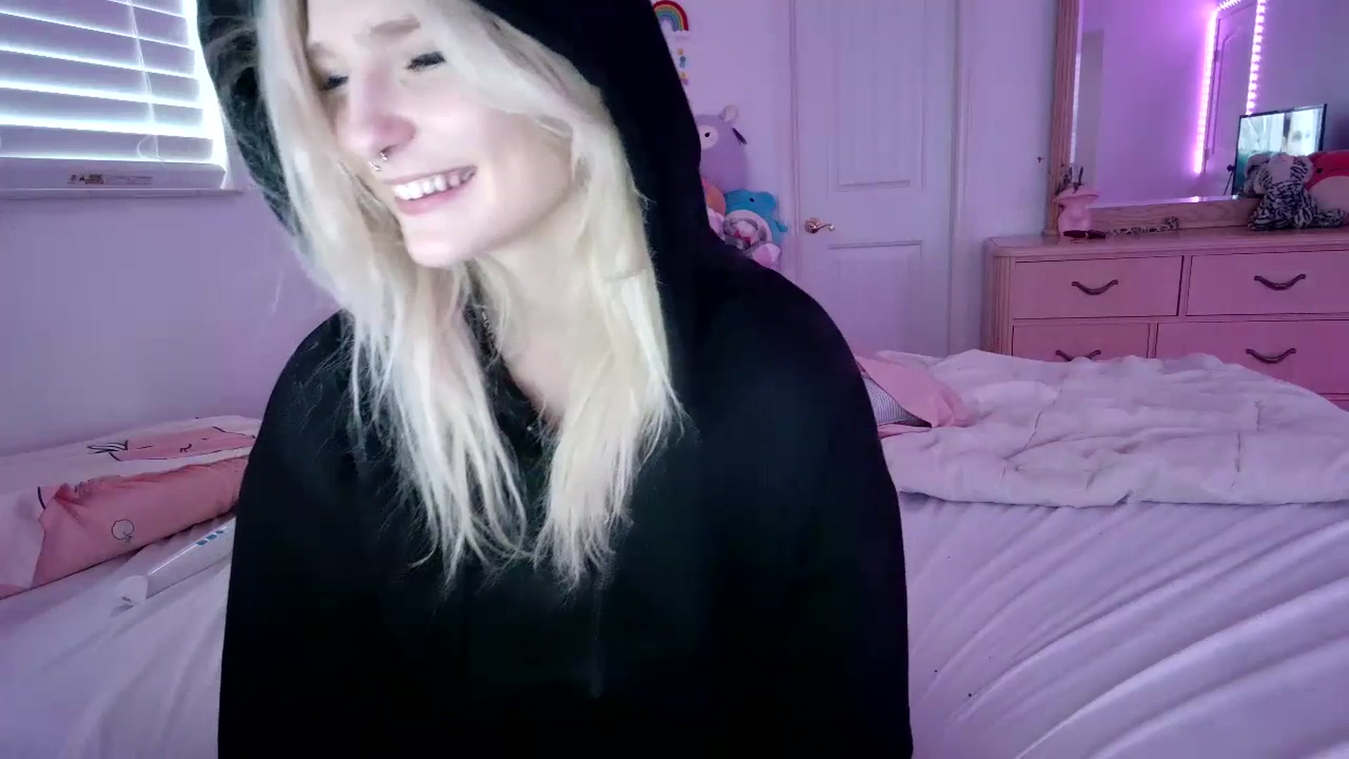 Gallery image thumbnail from DuckChan0's myfreecams stream on, 07/07/2023, 19:35 image 6 of 20