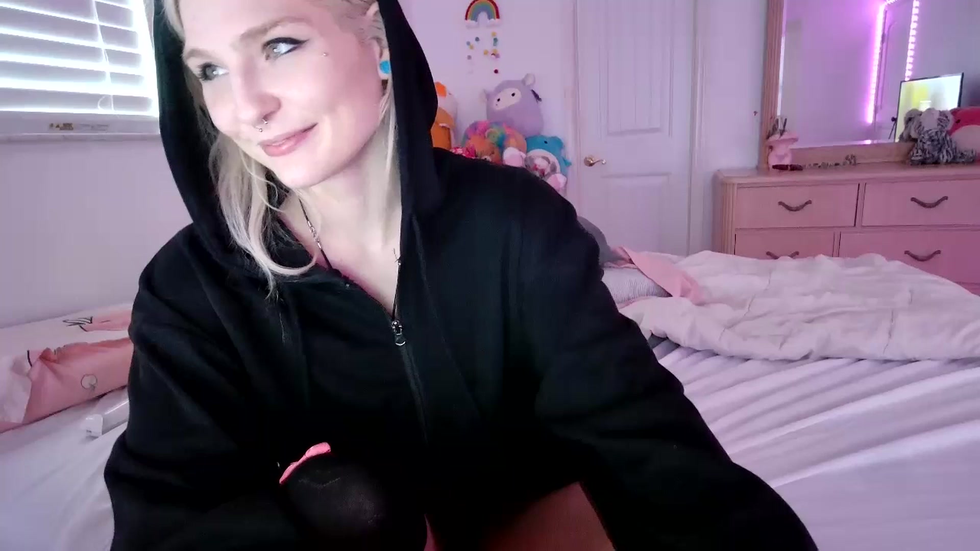 Gallery image thumbnail from DuckChan0's myfreecams stream on, 07/07/2023, 19:35 image 1 of 20