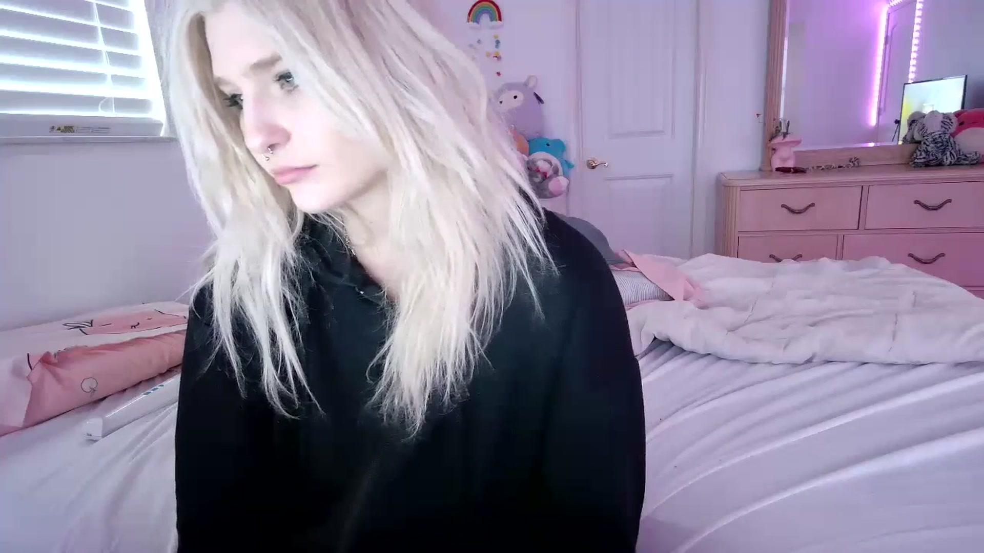 Gallery image thumbnail from DuckChan0's myfreecams stream on, 07/07/2023, 19:35 image 2 of 20