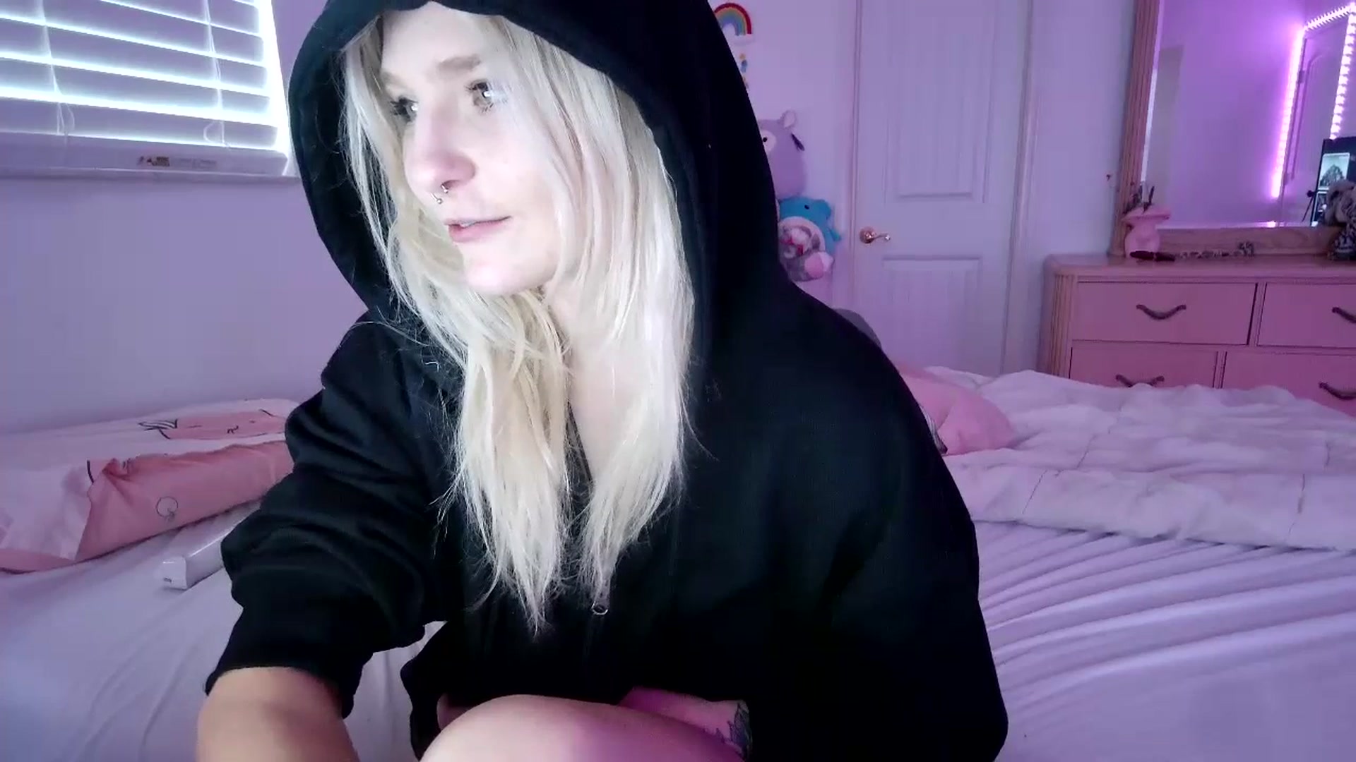 Gallery image thumbnail from DuckChan0's myfreecams stream on, 07/07/2023, 19:35 image 15 of 20