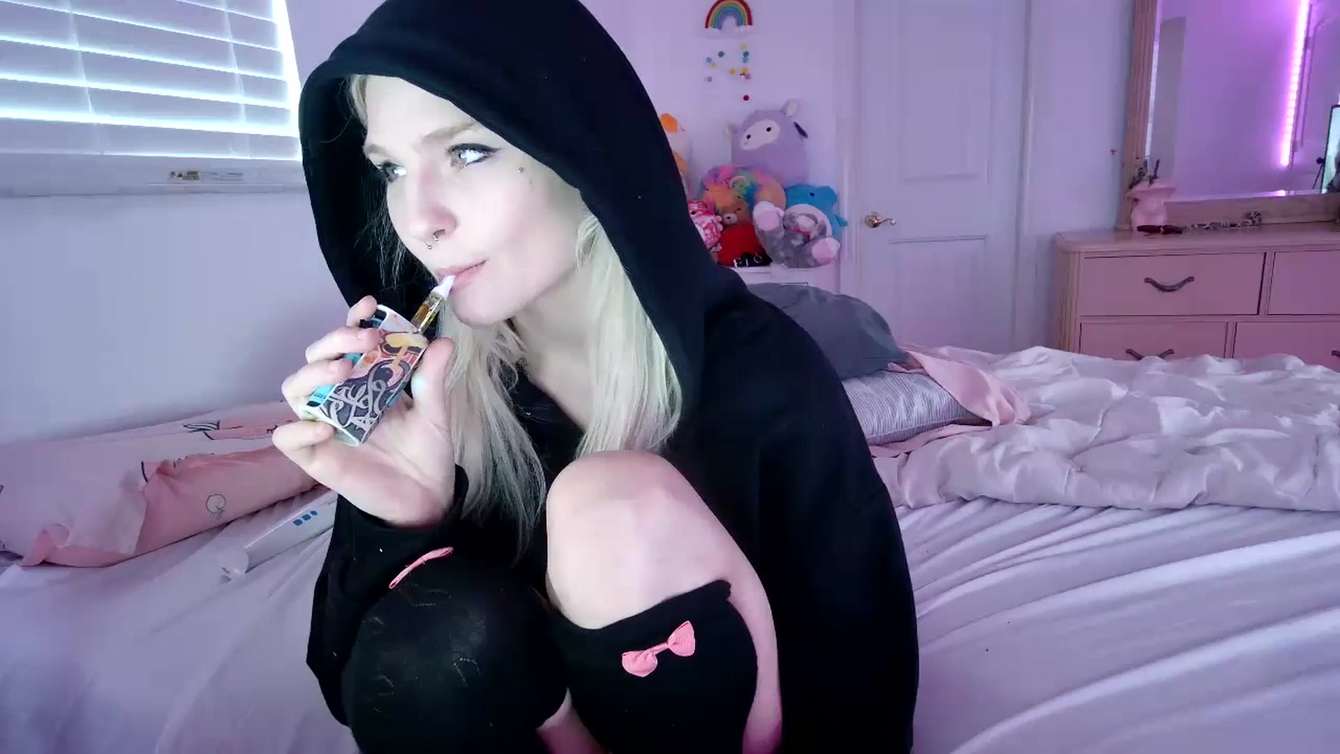 Gallery image thumbnail from DuckChan0's myfreecams stream on, 07/07/2023, 19:35 image 7 of 20