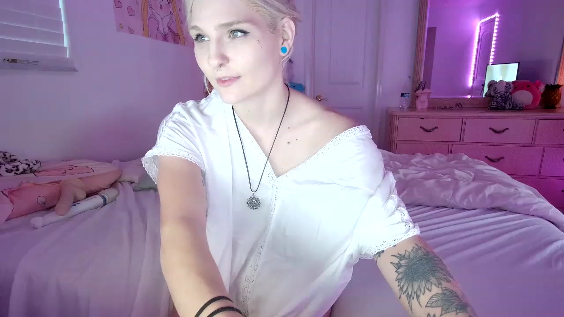 Gallery image thumbnail from DuckChan0's myfreecams stream on, 07/07/2023, 23:51 image 18 of 20