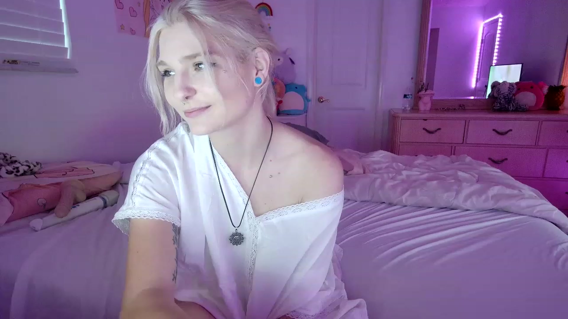 Gallery image thumbnail from DuckChan0's myfreecams stream on, 07/07/2023, 23:51 image 14 of 20