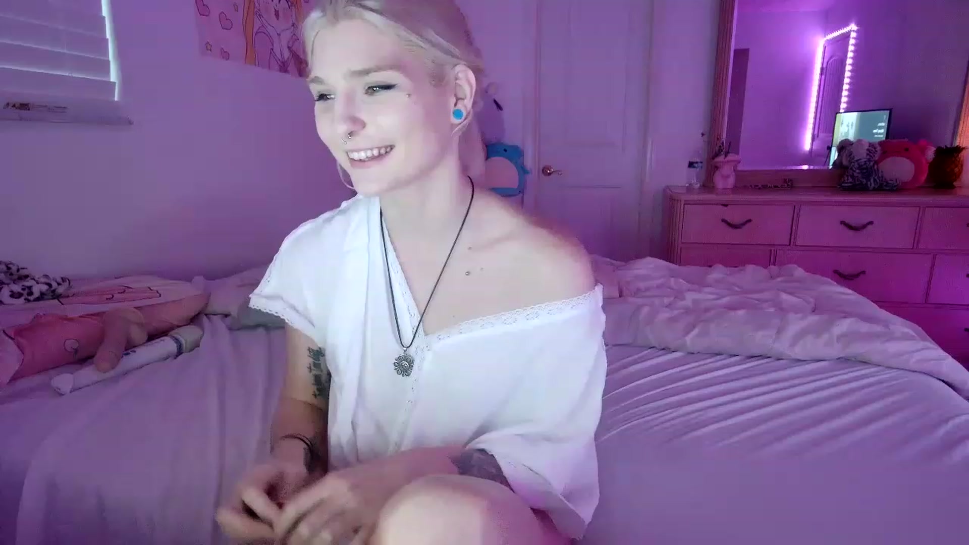 Gallery image thumbnail from DuckChan0's myfreecams stream on, 07/07/2023, 23:51 image 17 of 20